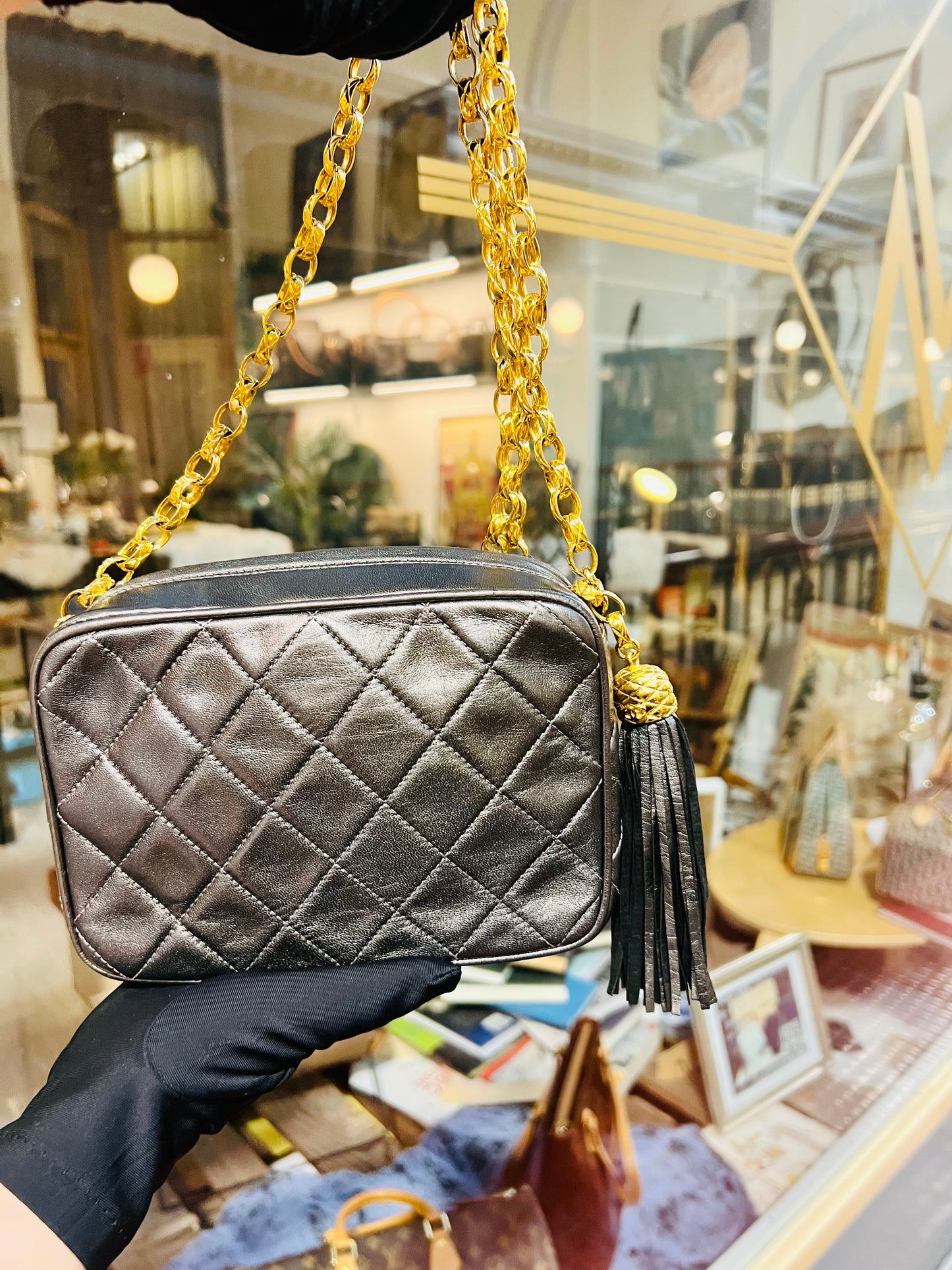 Pre-loved CHANEL Vintage Lambskin Gold-plated Chain Tassel Camera Bag