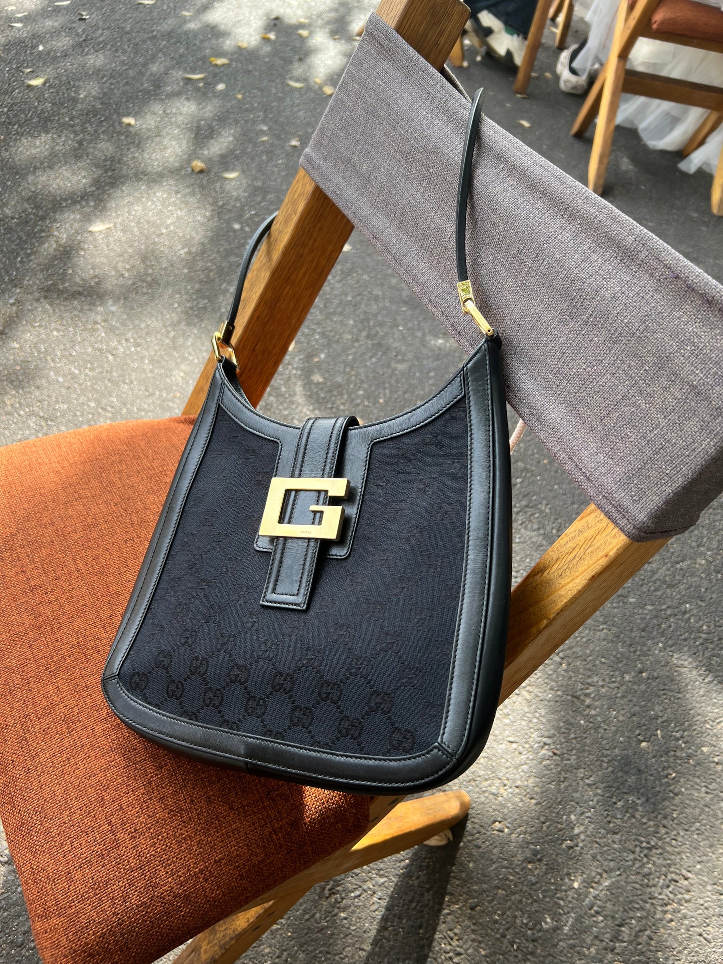 Pre-loved Gucci GG Canvas logo-appliqué G-plaque Shoulder Bag Black