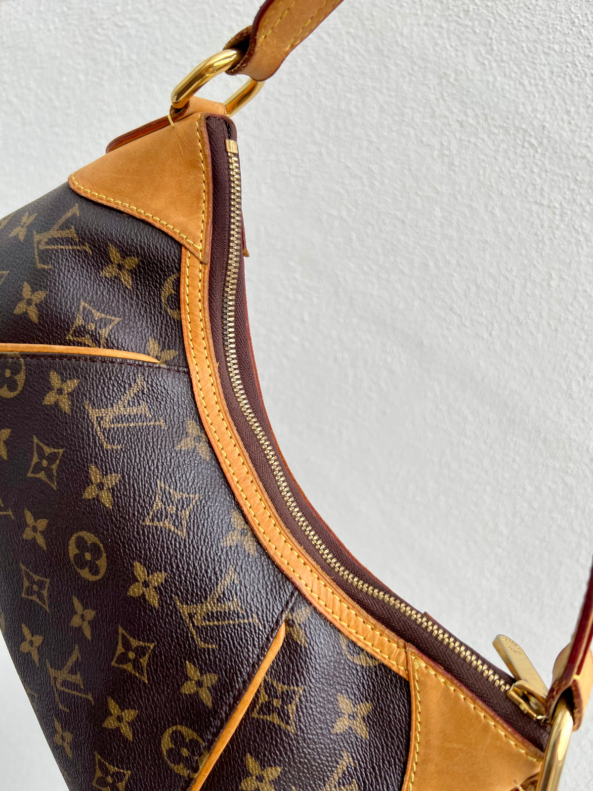 Pre-loved Louis Vuitton Thames PM Monogram 2009