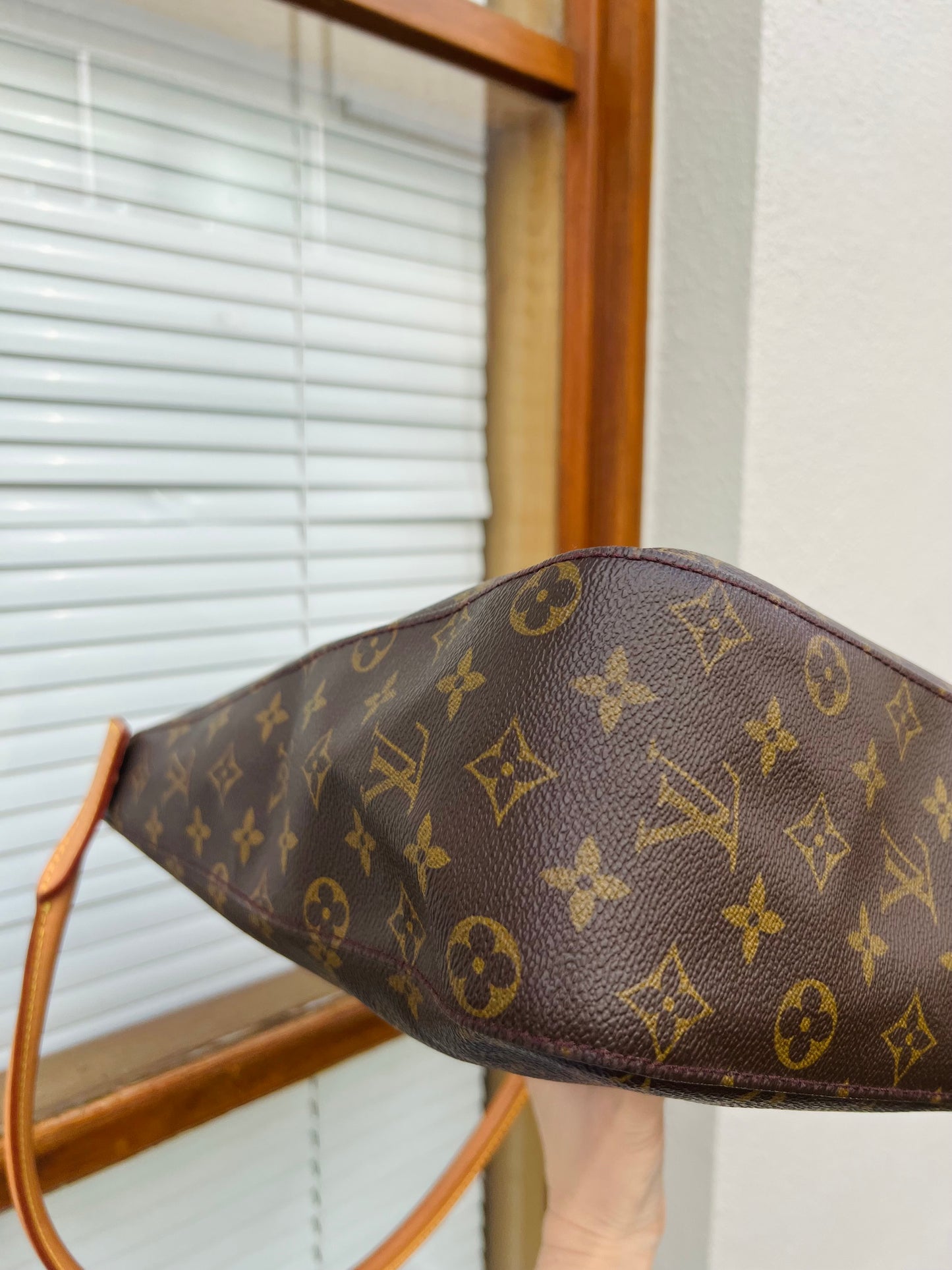 Pre-loved Louis Vuitton Looping Leather Handbag Monogram GM 2001