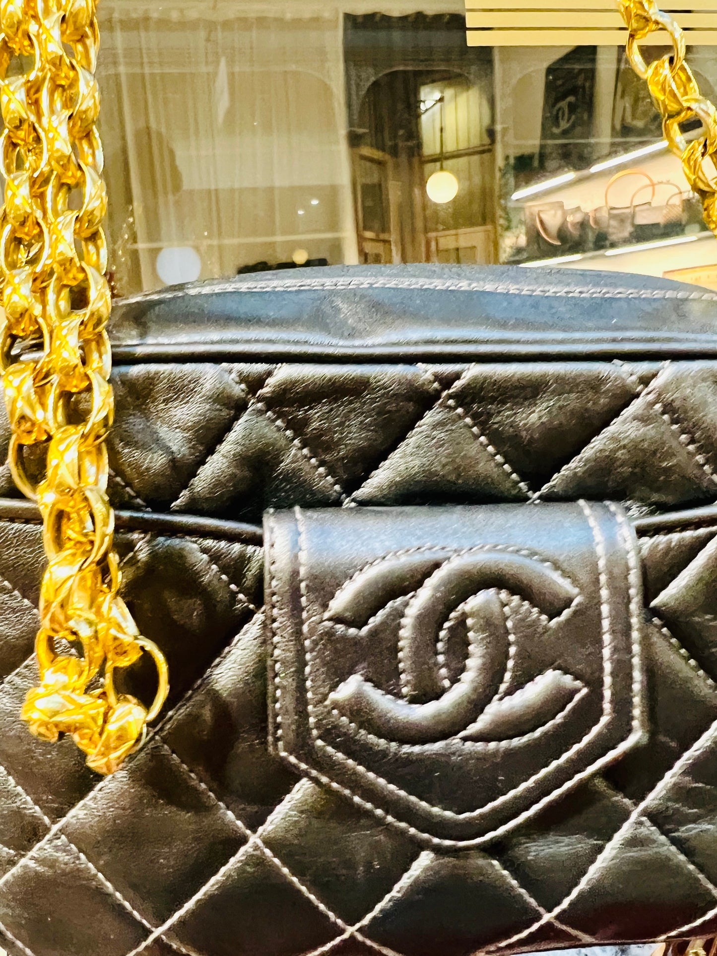 Pre-loved CHANEL Vintage Lambskin Gold-plated Chain Tassel Camera Bag