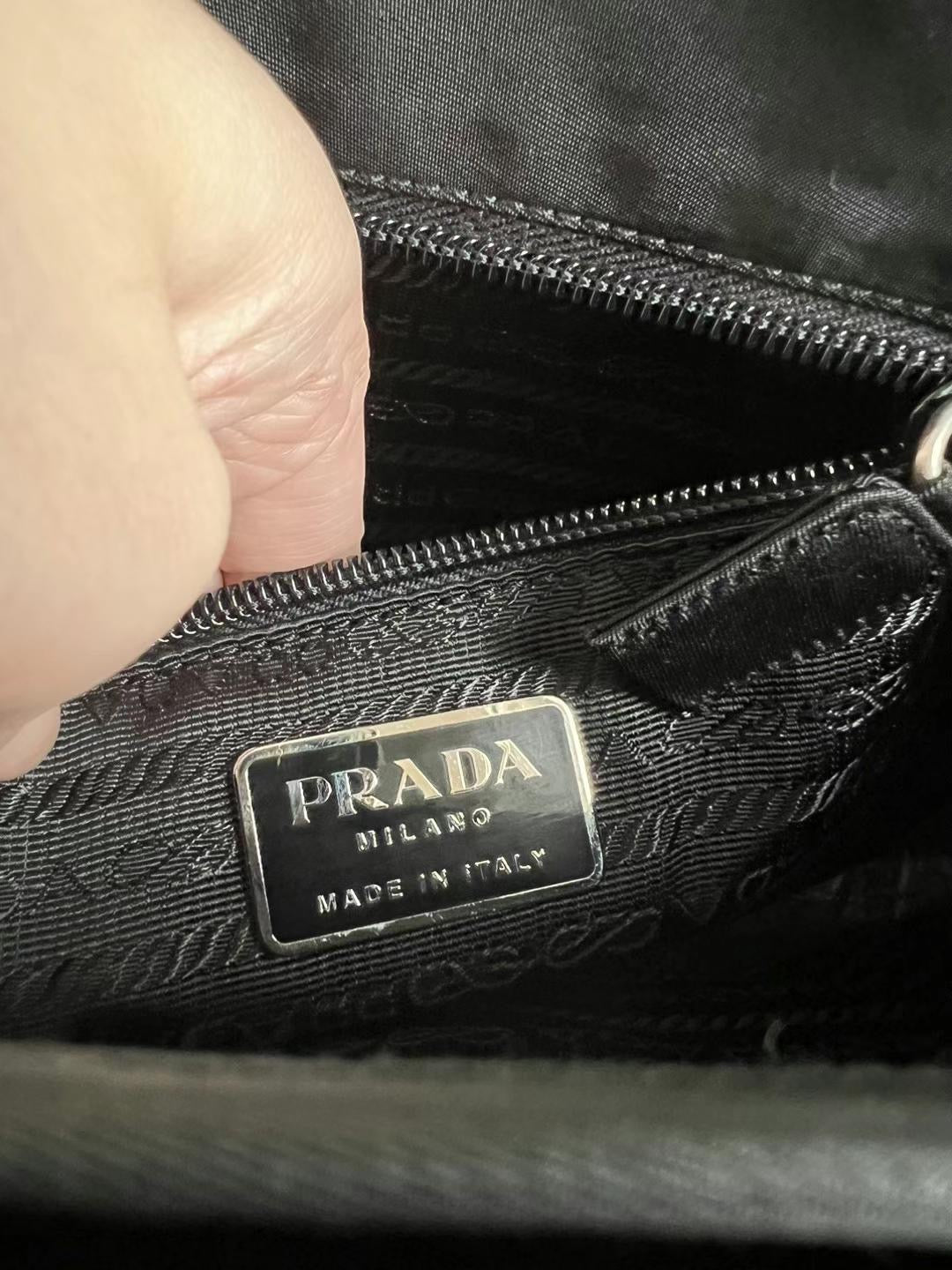 Pre-loved Prada Nylon Shoulder bag Black