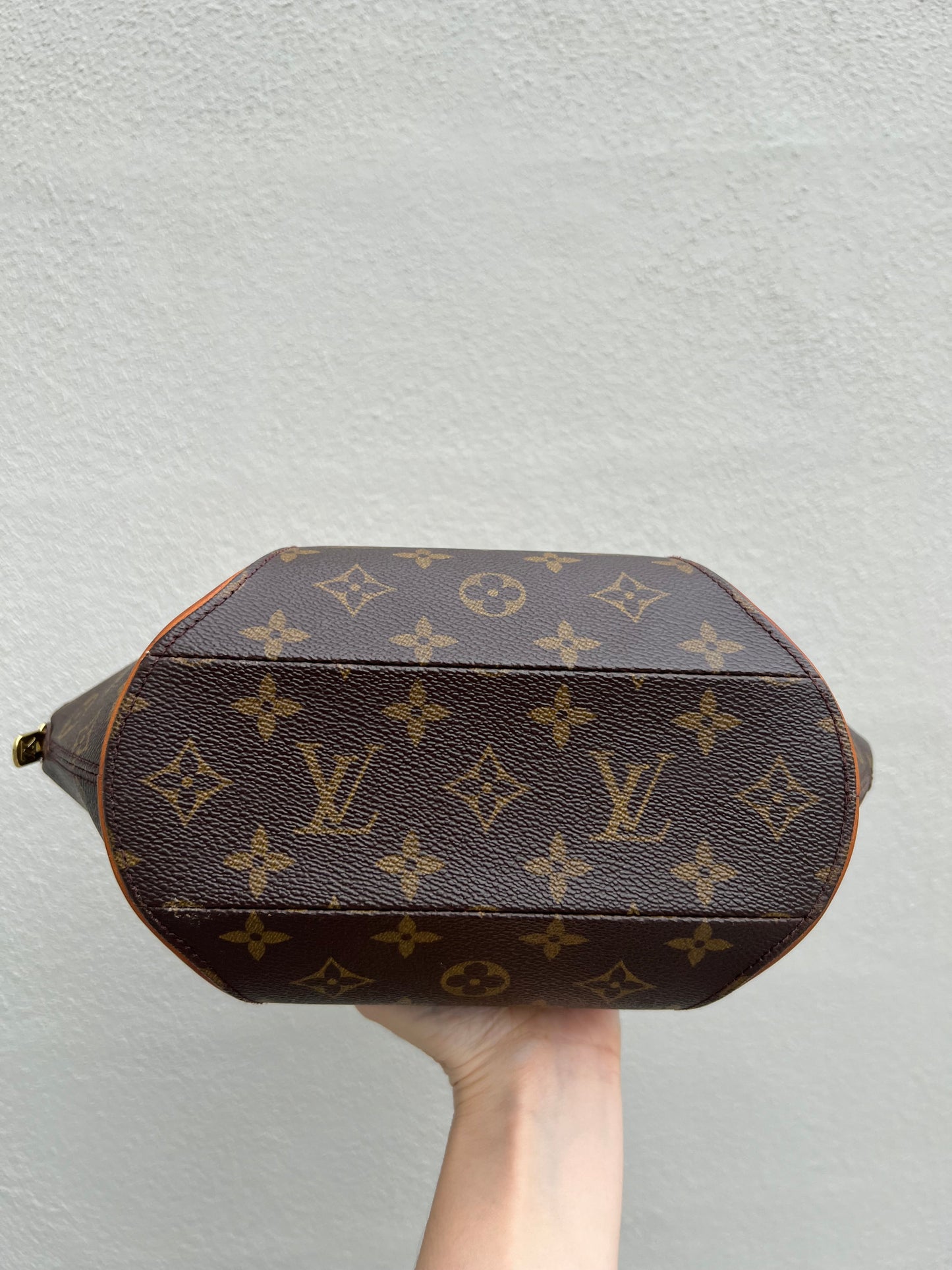 Pre-loved Louis Vuitton Vintage Ellipse PM Monogram Handbag 1998