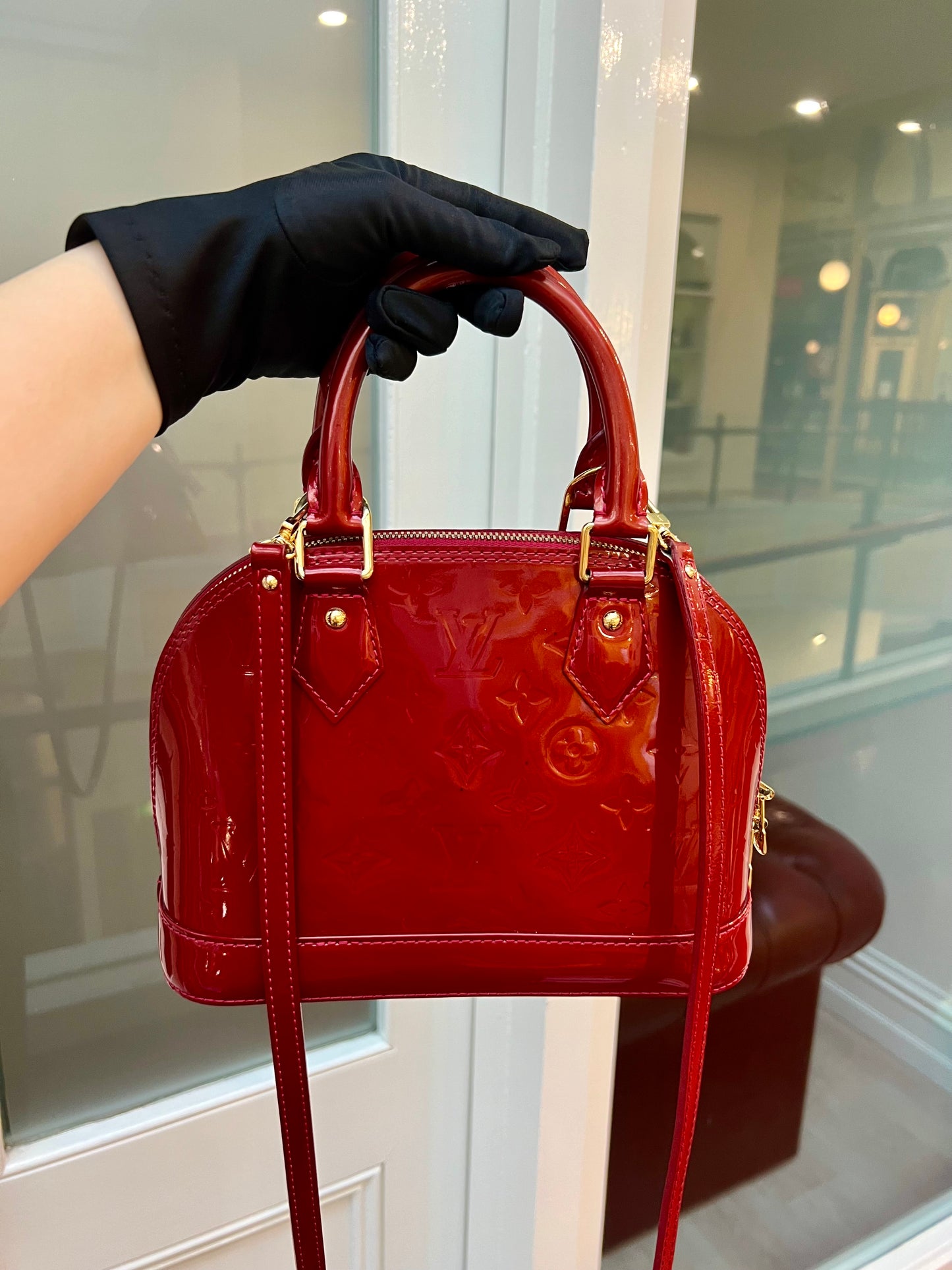 Pre-Owned Louis Vuitton
Alma BB two-way handbag 2013