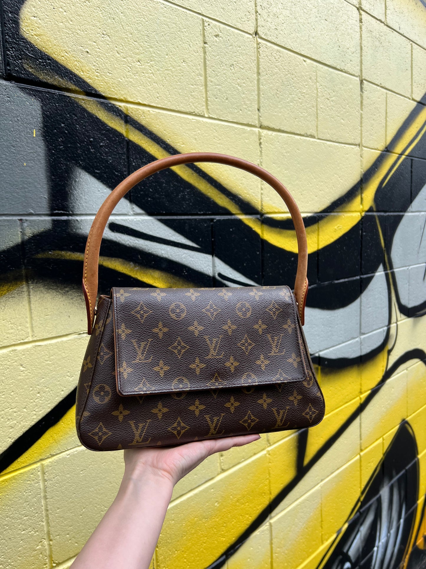 Pre-loved Louis Vuitton Looping PM Handbag Monogram