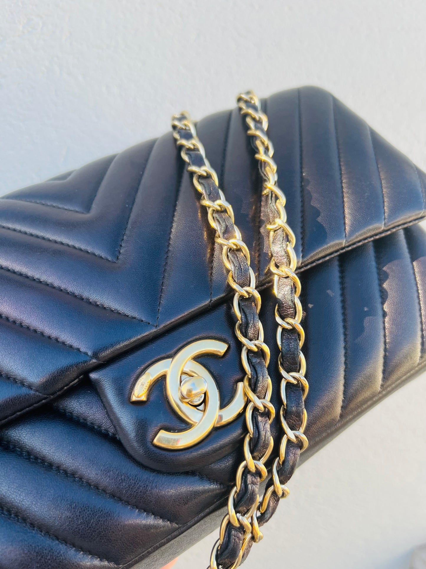 Pre-loved Chanel Classic Single Flap Bag Chevron Lambskin Medium Black