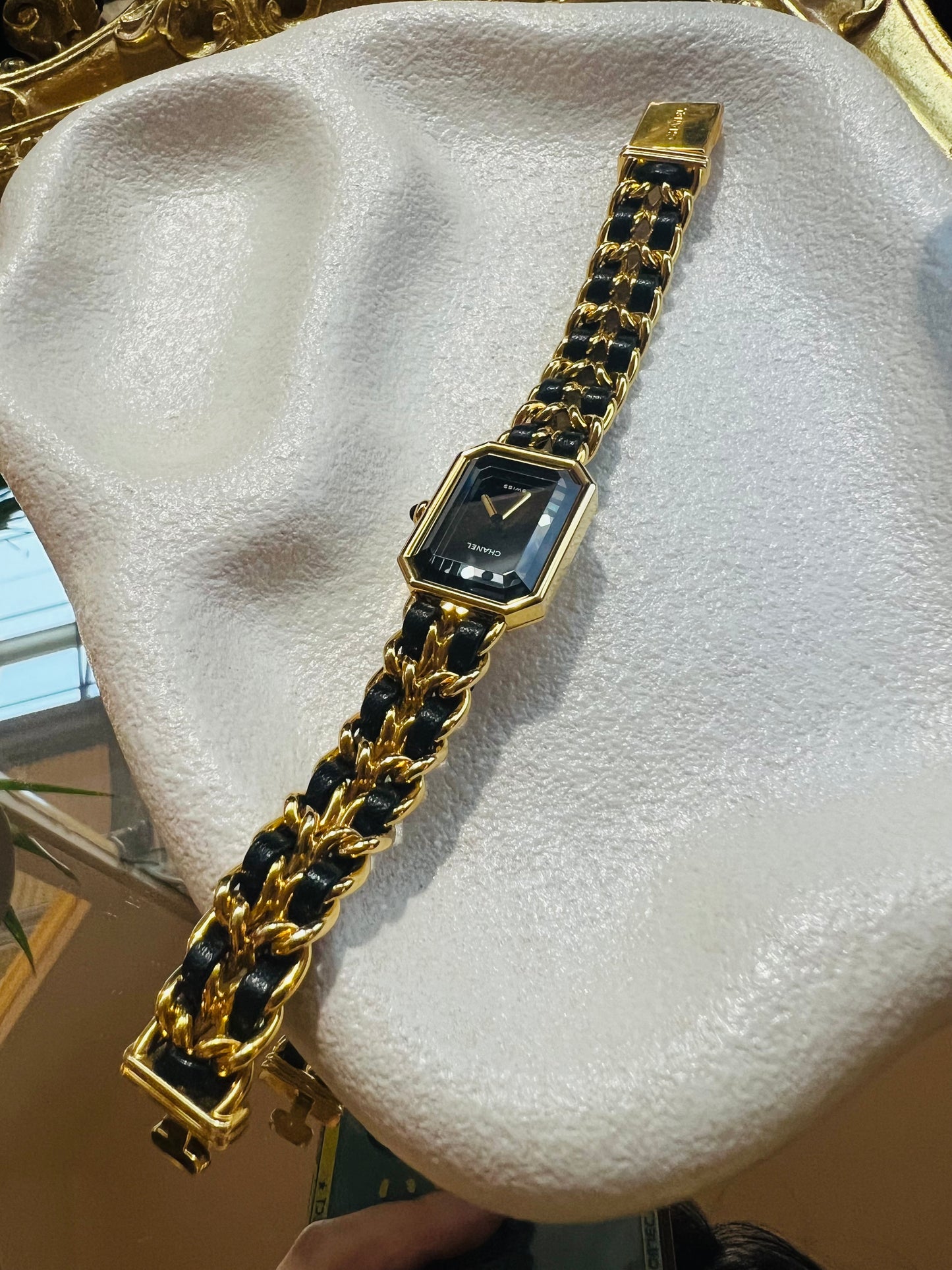 Pre-loved Chanel Vintage PREMIÈRE Watch size M