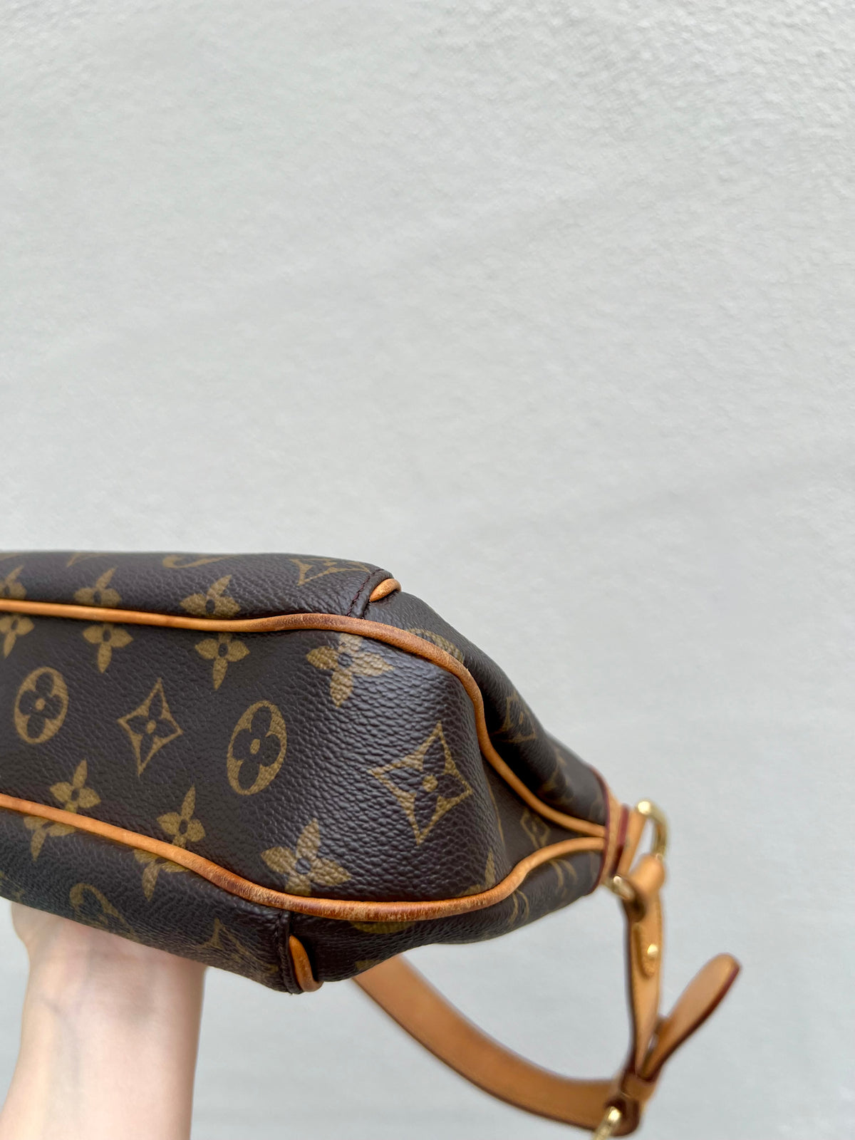 Pre-loved Louis Vuitton Thames PM Monogram 2009