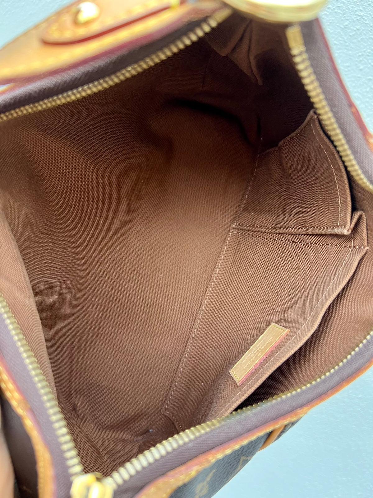 Pre-loved Louis Vuitton Thames PM Monogram 2009