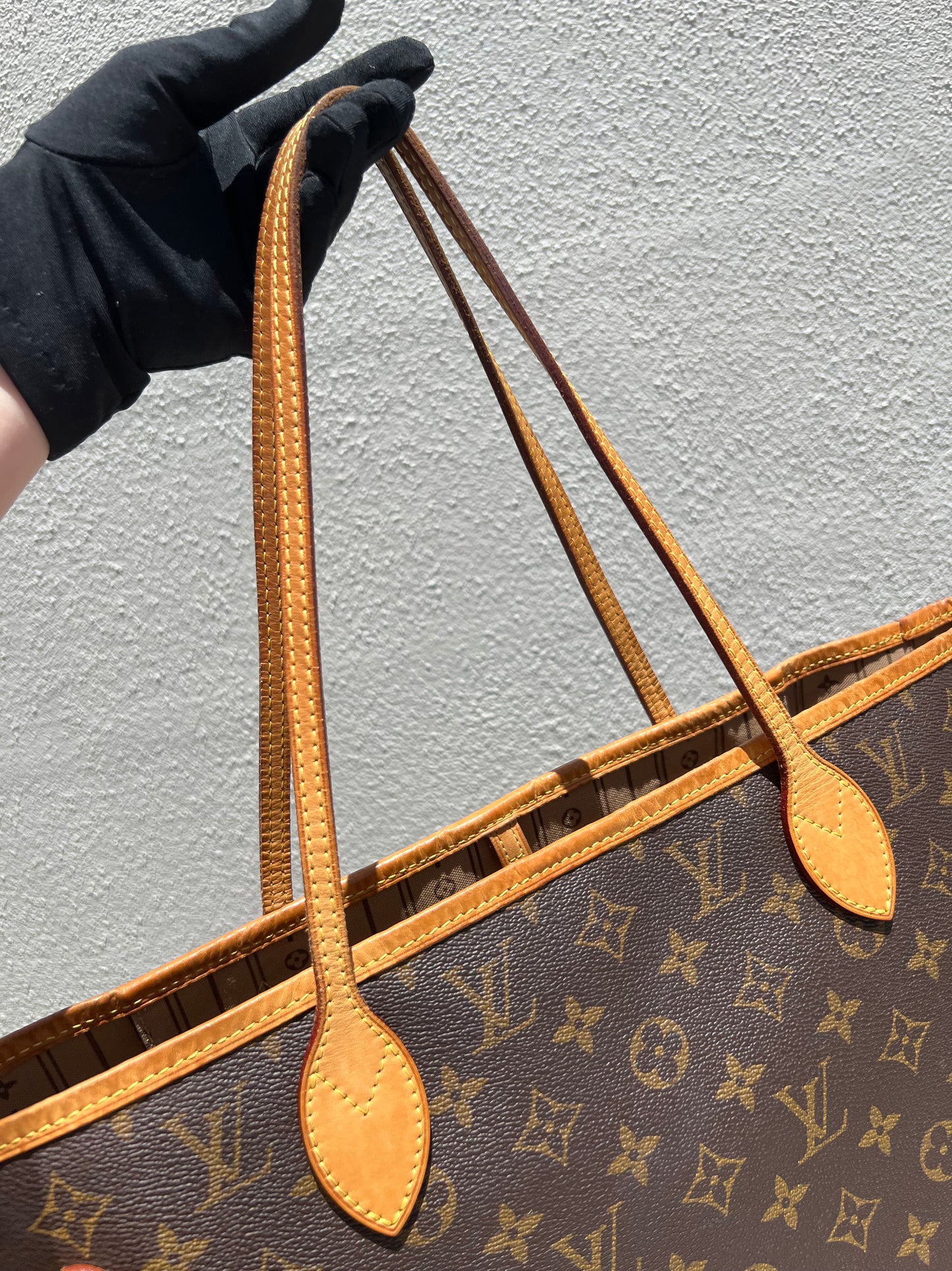 Pre-loved Louis Vuitton Neverfull Leather Tote MM Monogram 2010