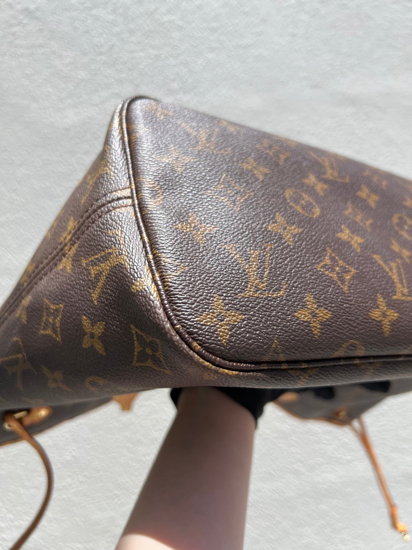 Pre-loved Louis Vuitton Neverfull Leather Tote MM Monogram 2010