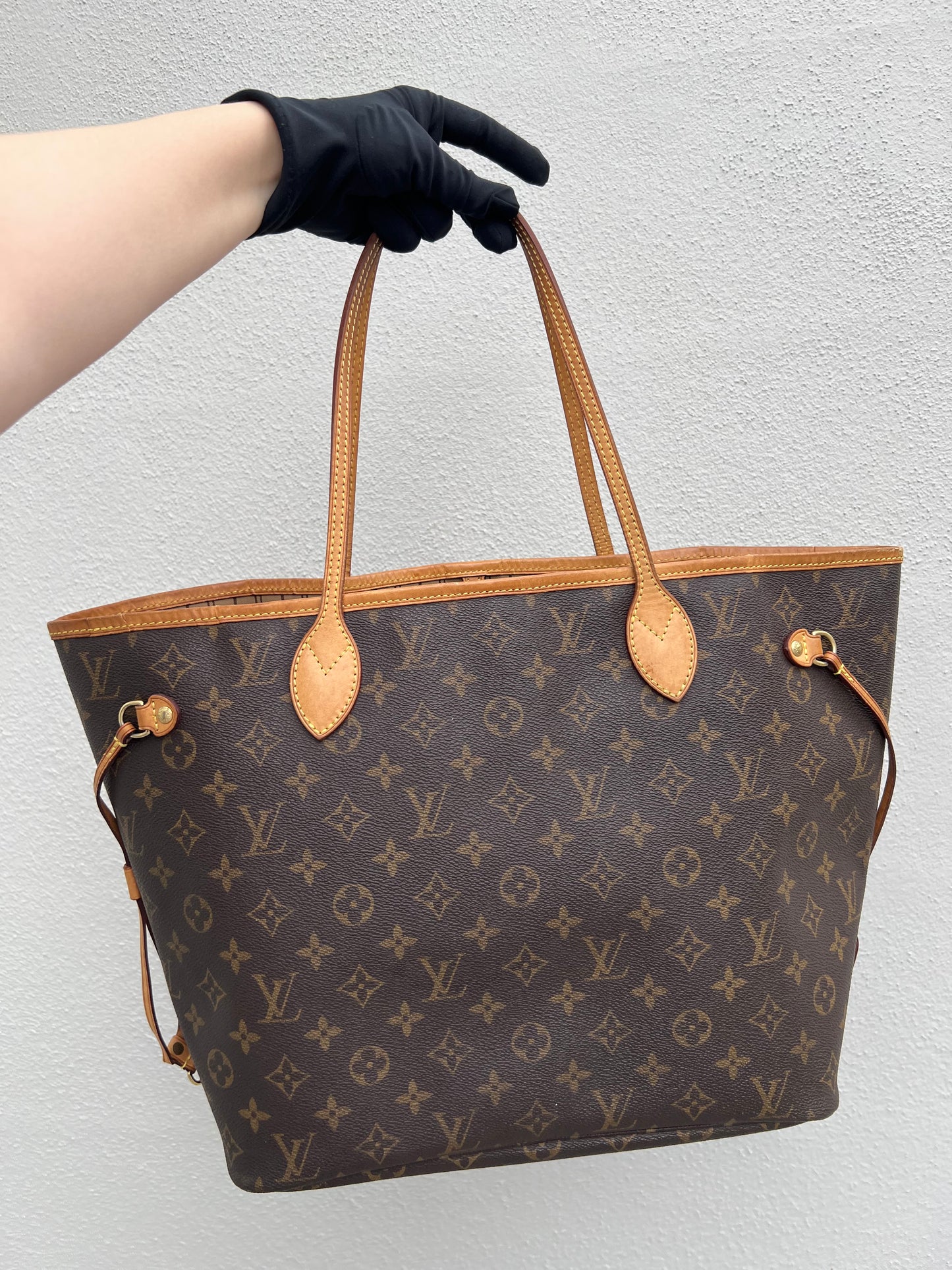 Pre-loved Louis Vuitton Neverfull Leather Tote MM Monogram 2009