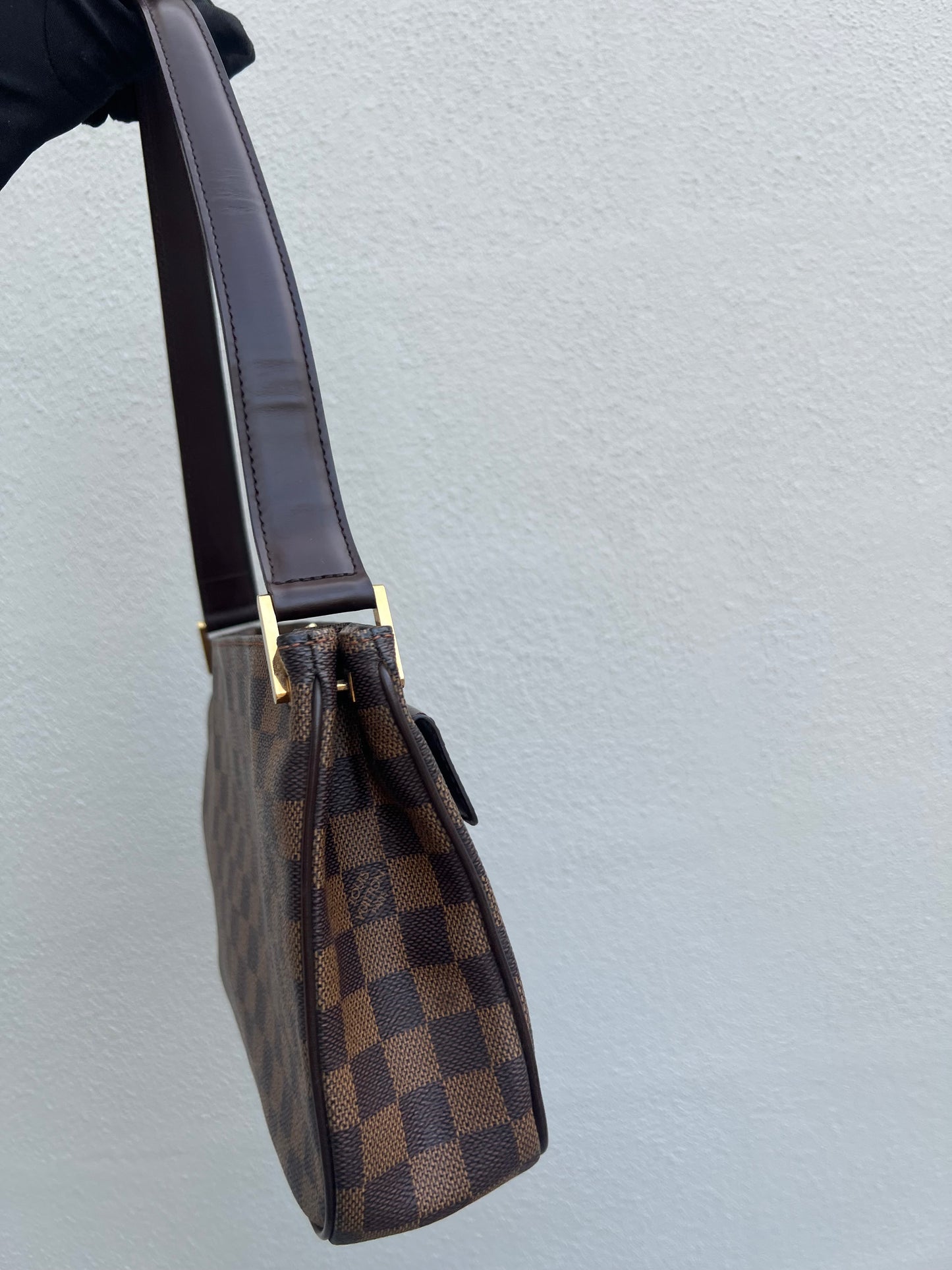 Pre-loved Louis Vuitton Damier Ebene Aubagne Shoulder Bag