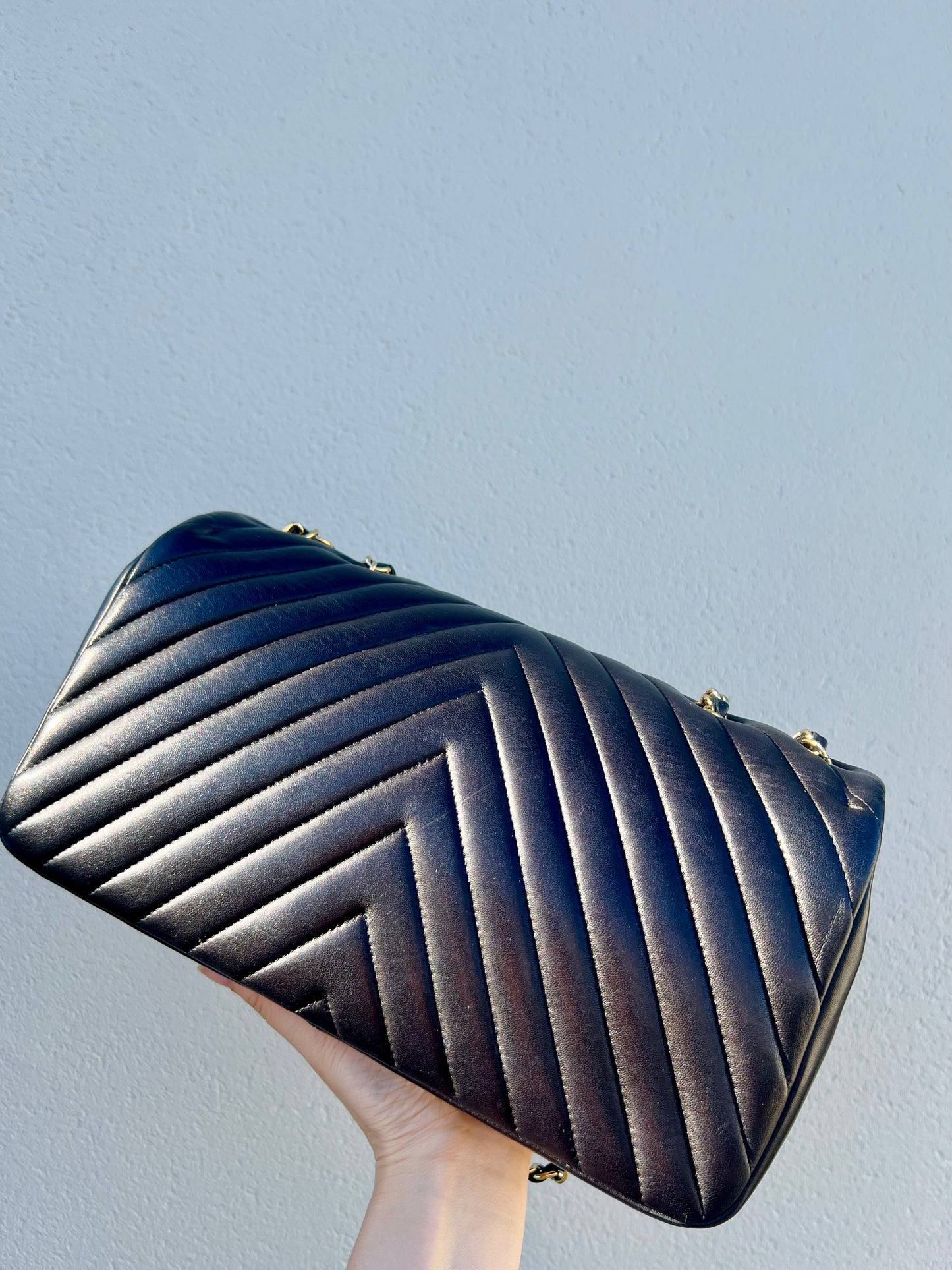 Pre-loved Chanel Classic Single Flap Bag Chevron Lambskin Medium Black