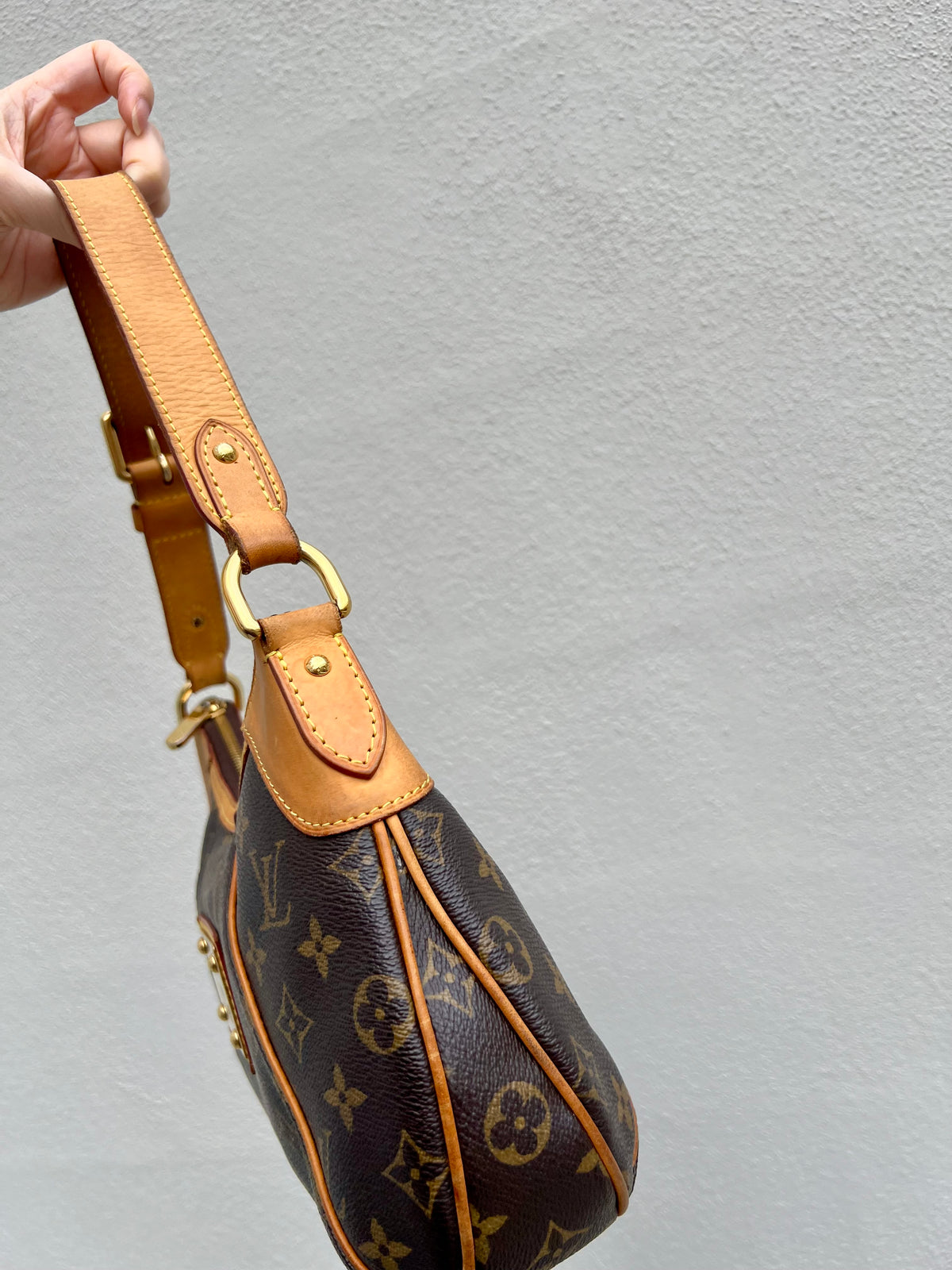 Pre-loved Louis Vuitton Thames PM Monogram 2009