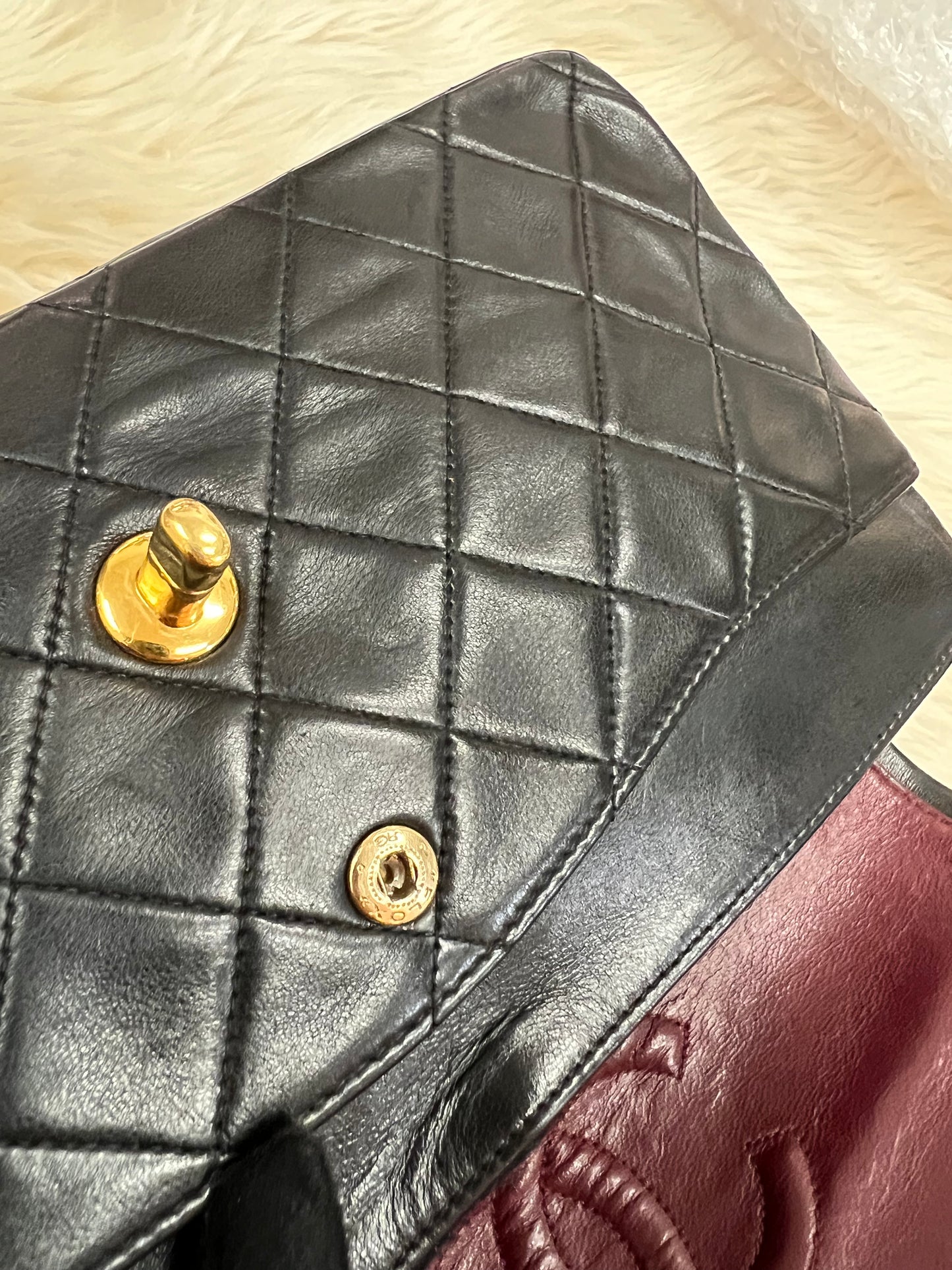 Pre-loved Chanel Vintage Classic Flat Leather Medium crossbody Bag 25cm Black