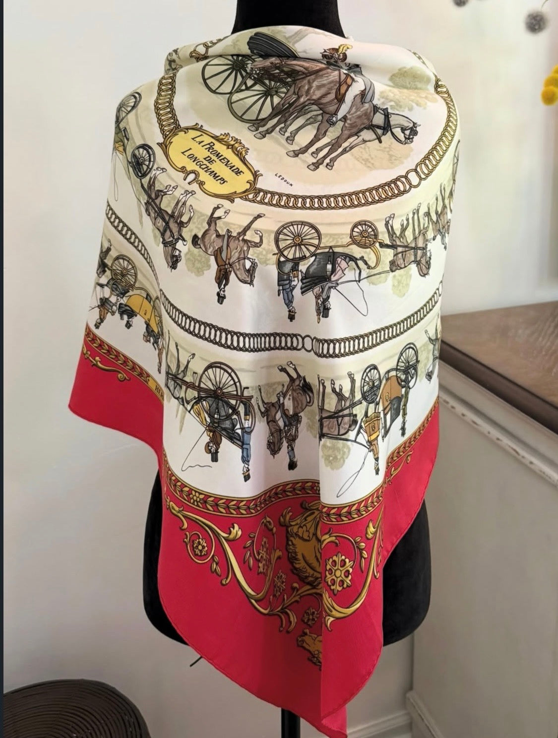 Pre-loved Hermès
La Promenade De Longchamps Silk Scarf