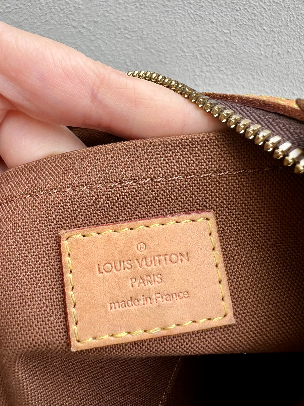 Pre-loved Louis Vuitton Thames PM Monogram 2009