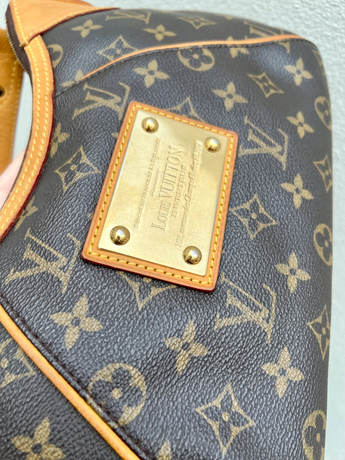 Pre-loved Louis Vuitton Thames PM Monogram 2009