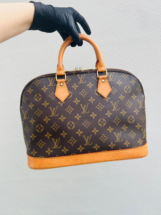 Pre-loved Louis Vuitton Alma Leather Handbag PM 32cm 1993