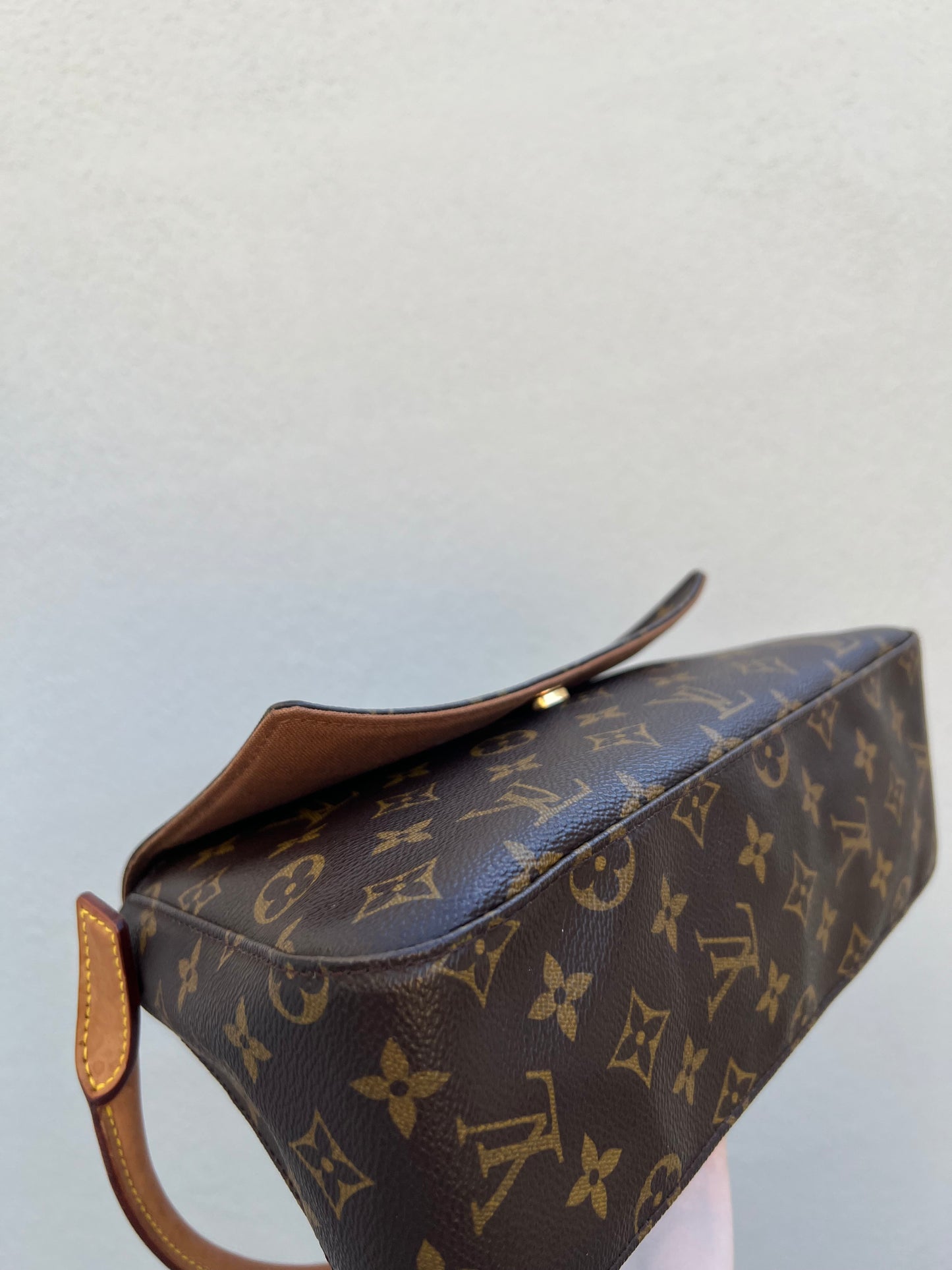 Pre-loved Louis Vuitton Looping PM Handbag Monogram