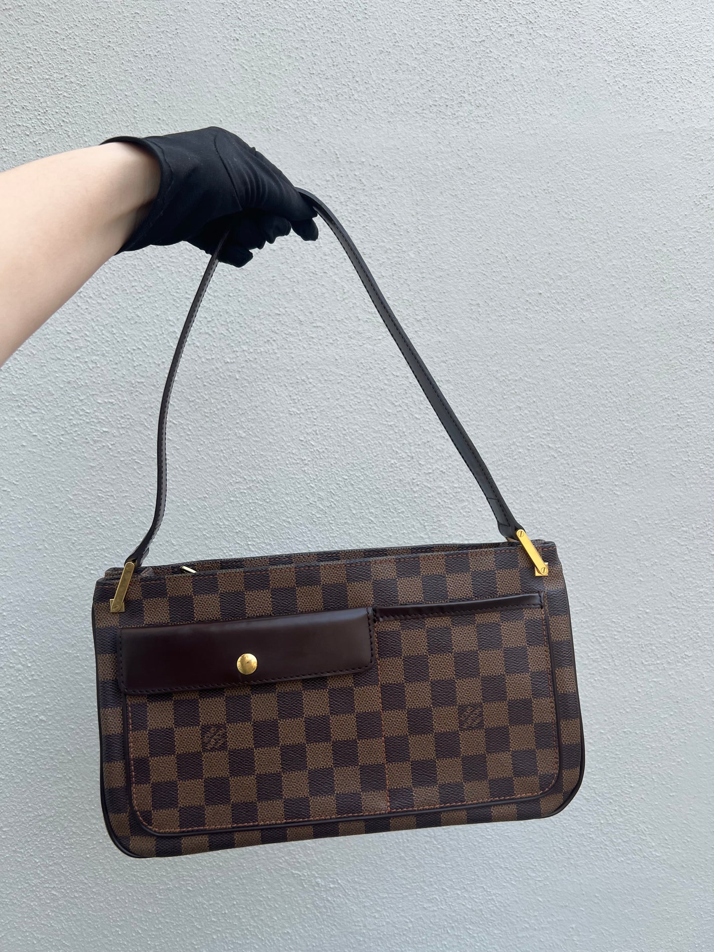 Pre-loved Louis Vuitton Damier Ebene Aubagne Shoulder Bag