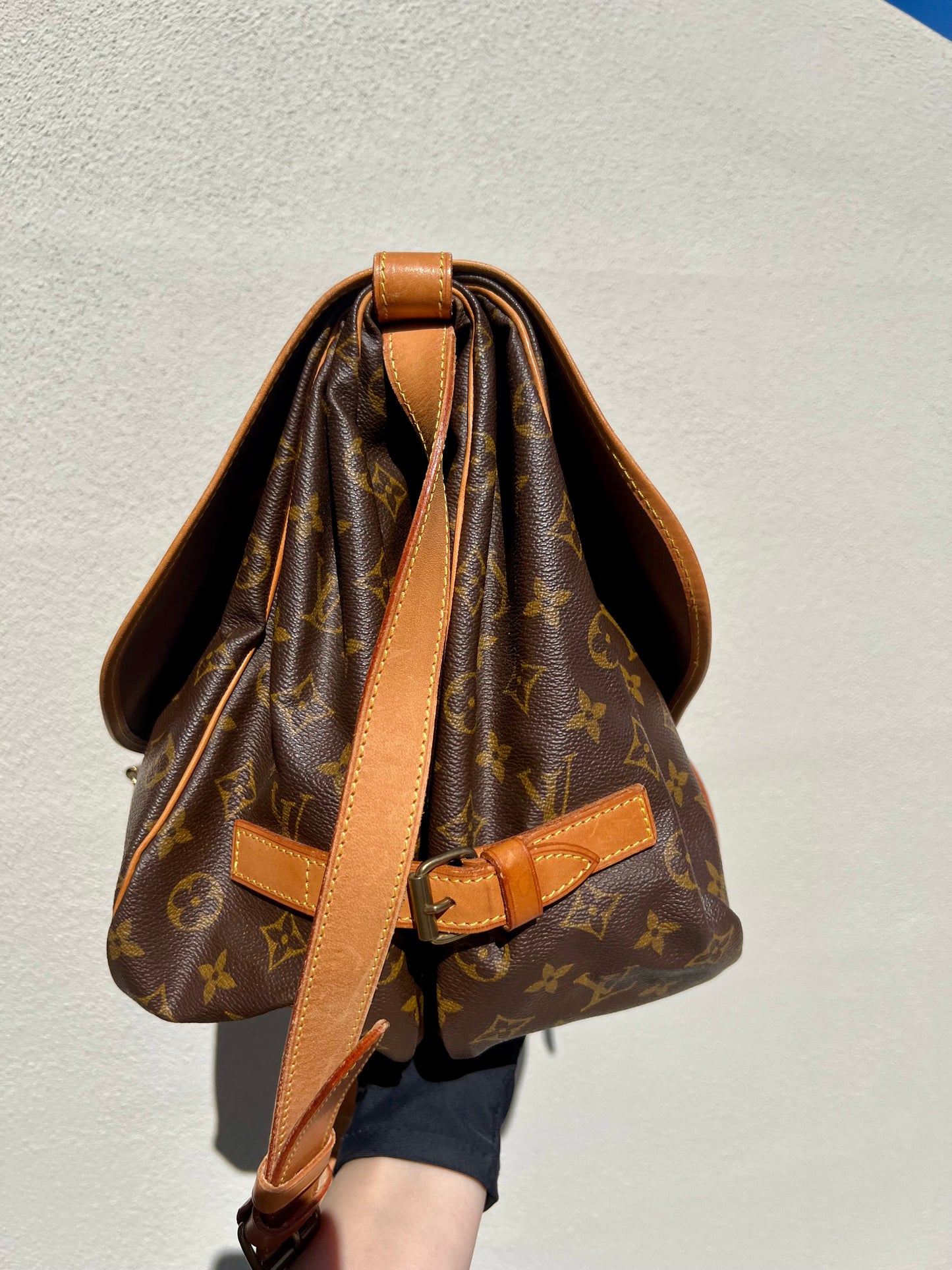 Pre-loved Louis Vuitton Monogram Saumur Crossbody Bag GM