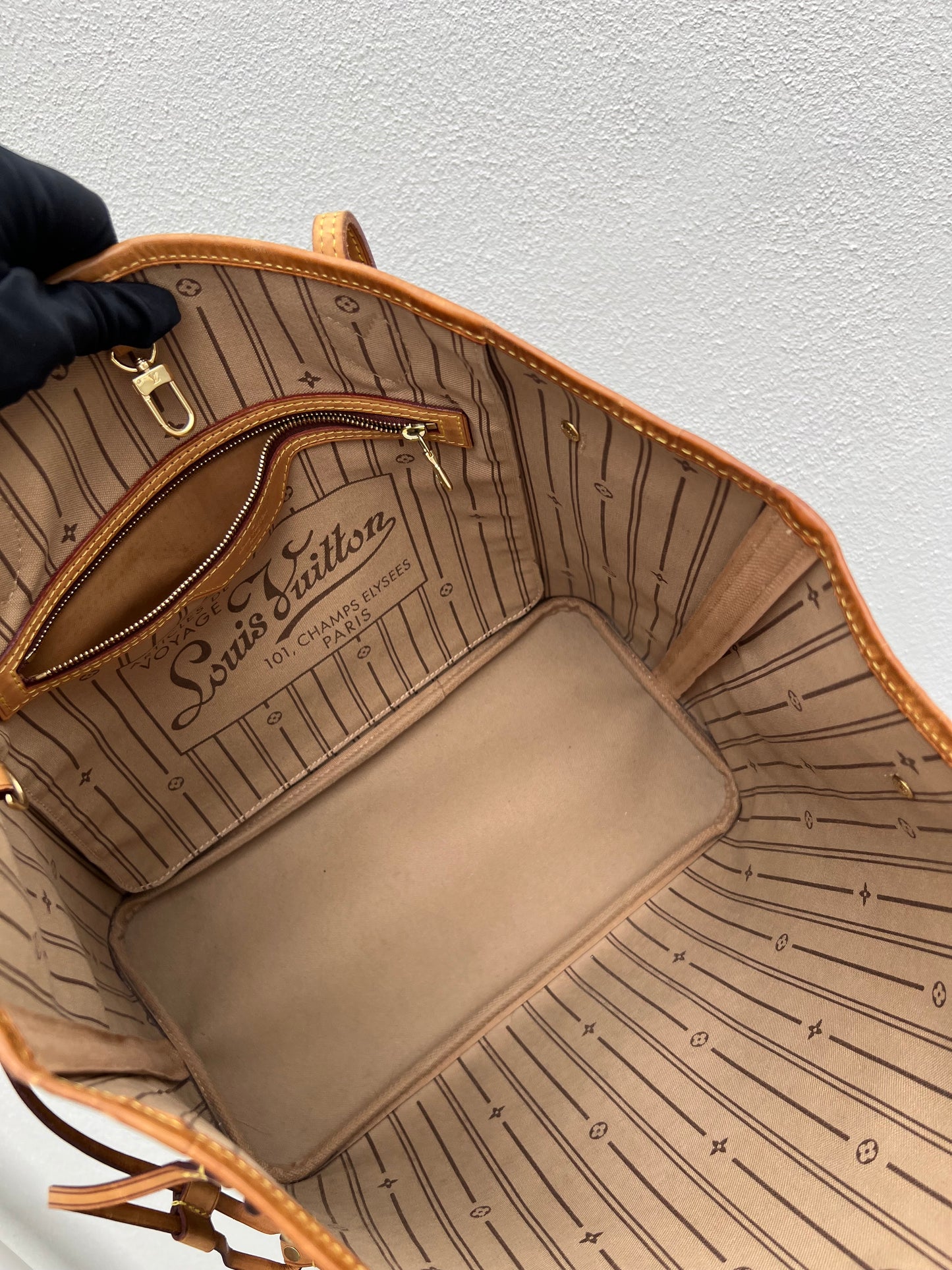 Pre-loved Louis Vuitton Neverfull Leather Tote MM Monogram 2009