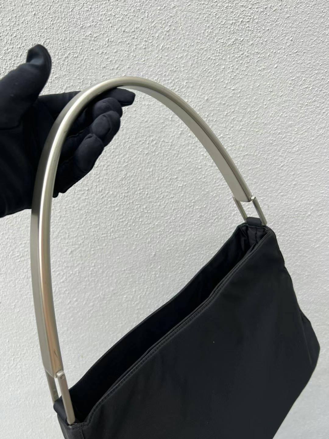 Pre-loved Prada Nylon Shoulder bag Black