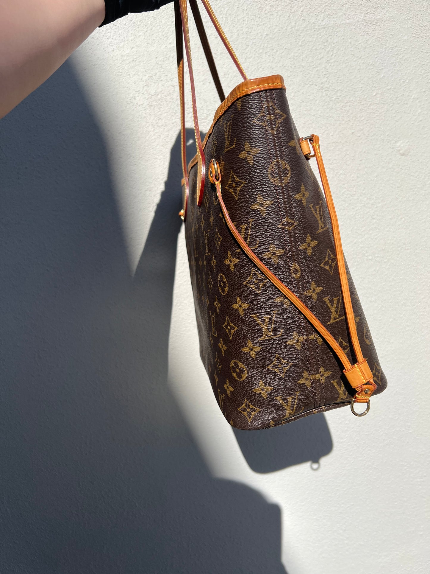 Pre-loved Louis Vuitton Neverfull Leather Tote MM Monogram 2010