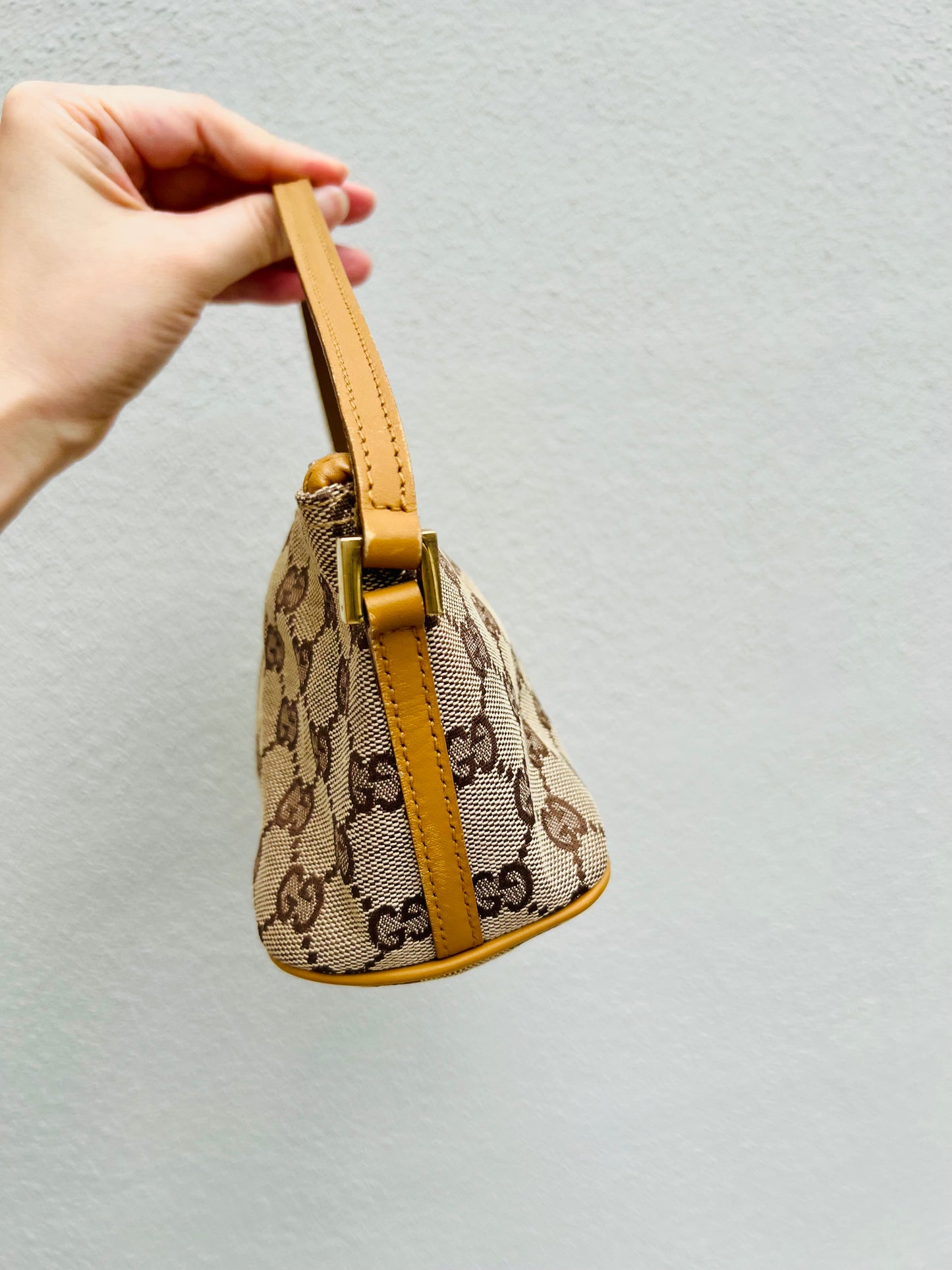 Pre-loved Gucci vintage GG Canvas Boat Baguette Bag