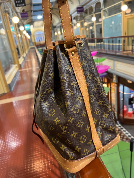 Pre-loved Louis Vuitton Monogram Canvas Noe Handbag 2001