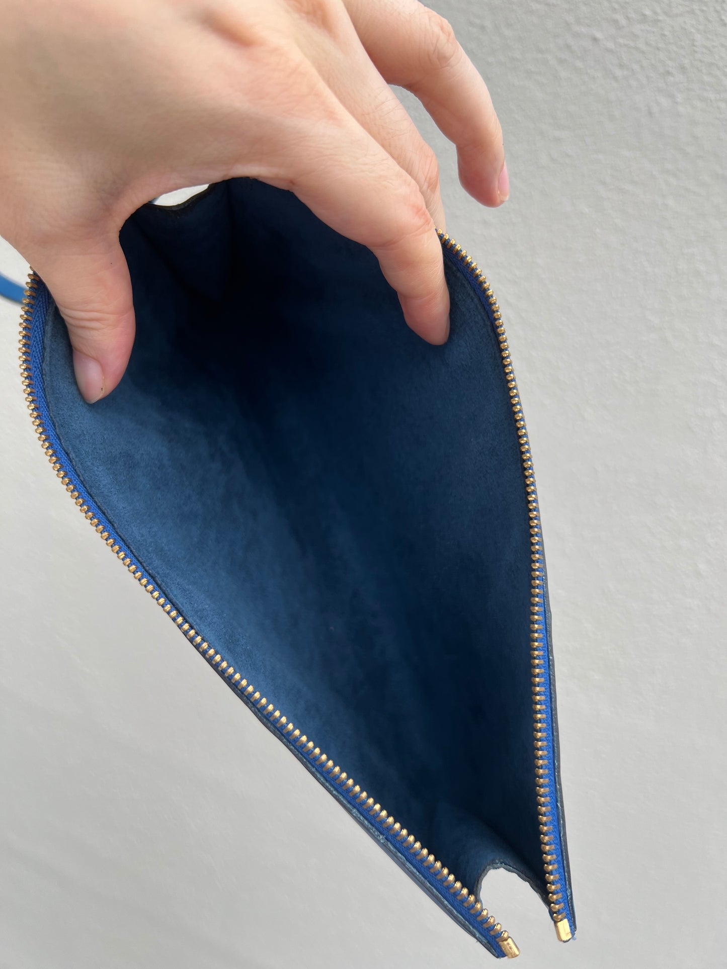 Pre-loved Louis Vuitton Pochette Accessoire EPI Leather Handbag Blue 1996