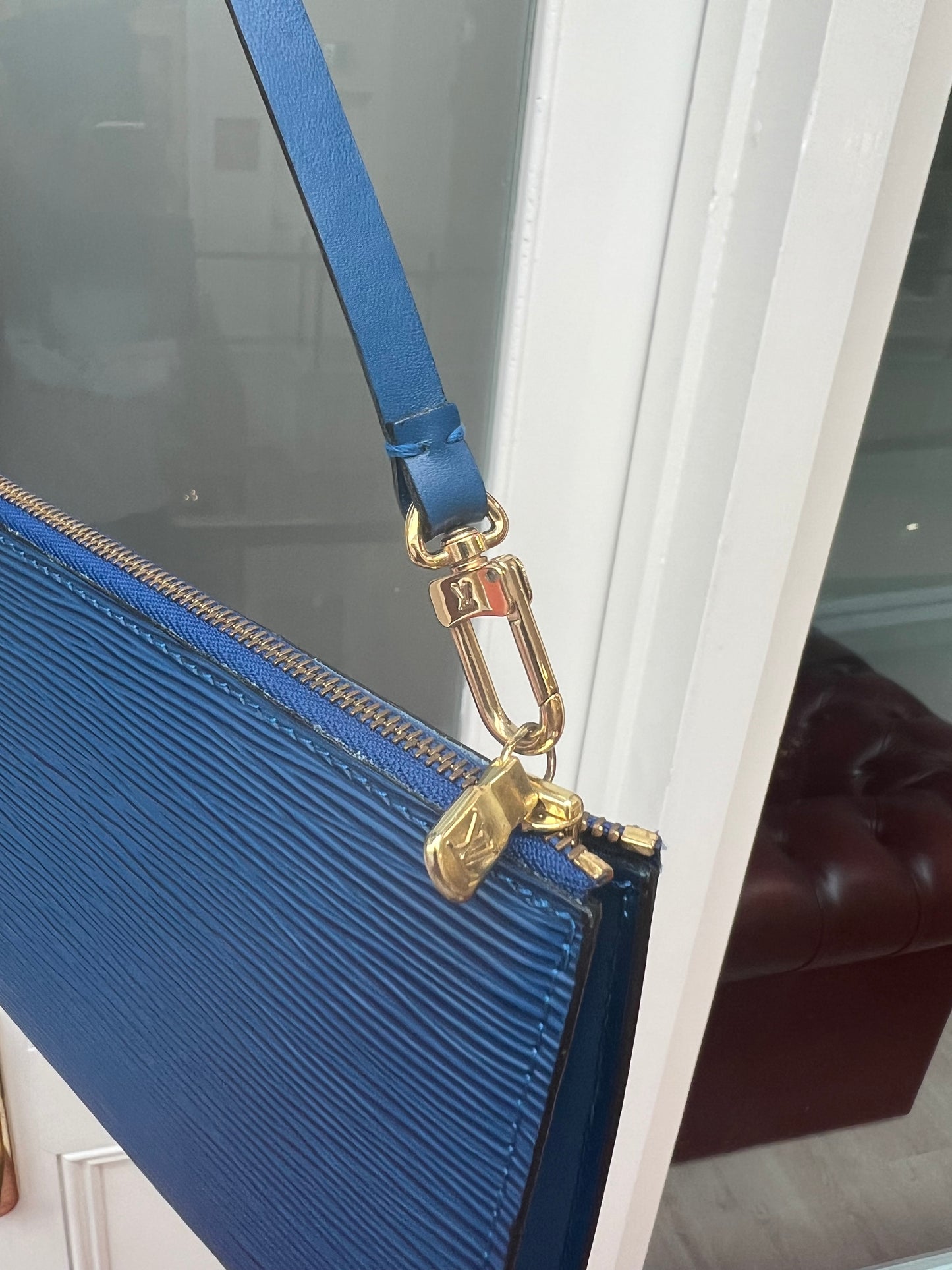 Pre-loved Louis Vuitton Pochette Accessoire EPI Leather Handbag Blue