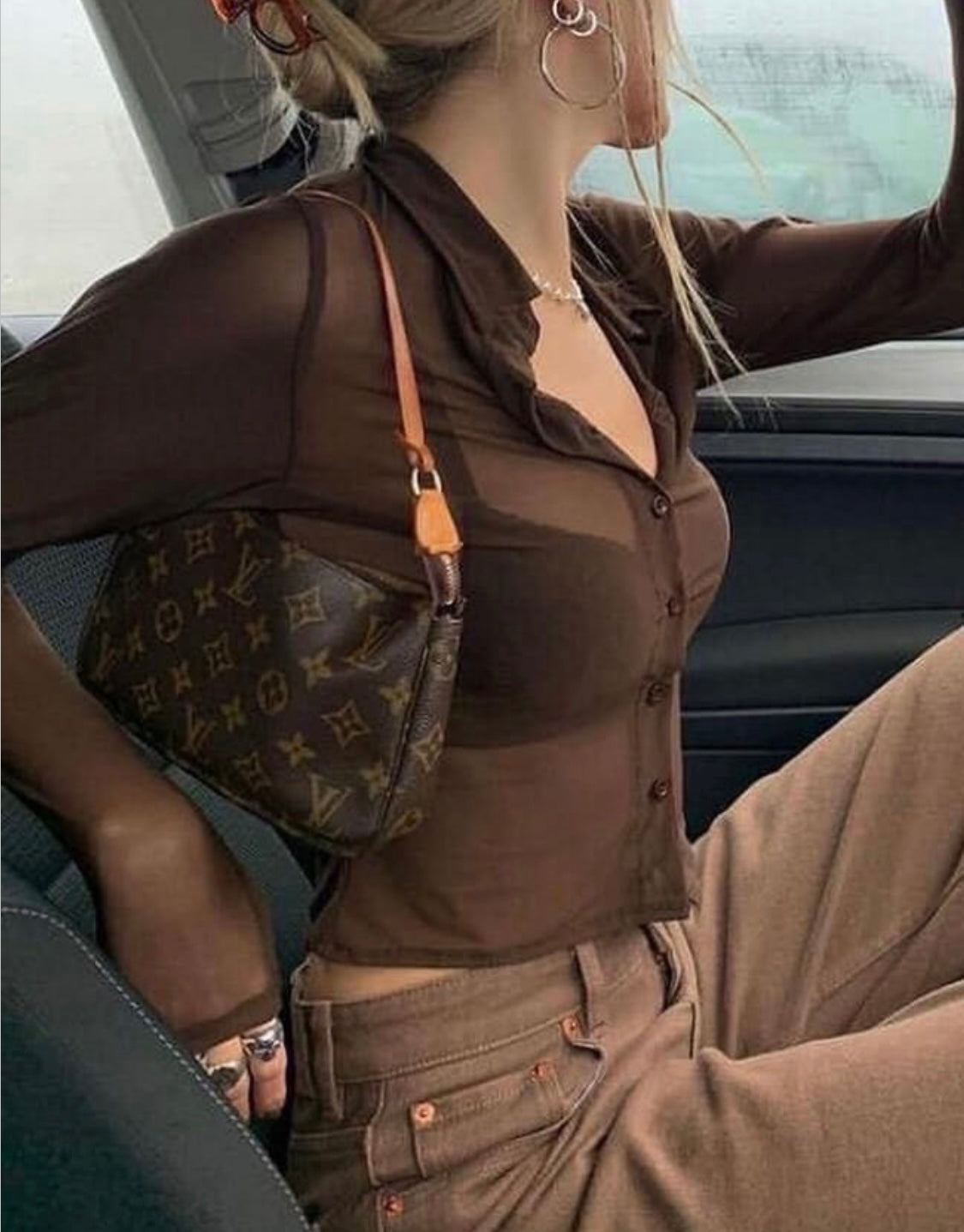 Pre-loved Authentic Louis Vuitton Pochette Accessoire Handbag 2000