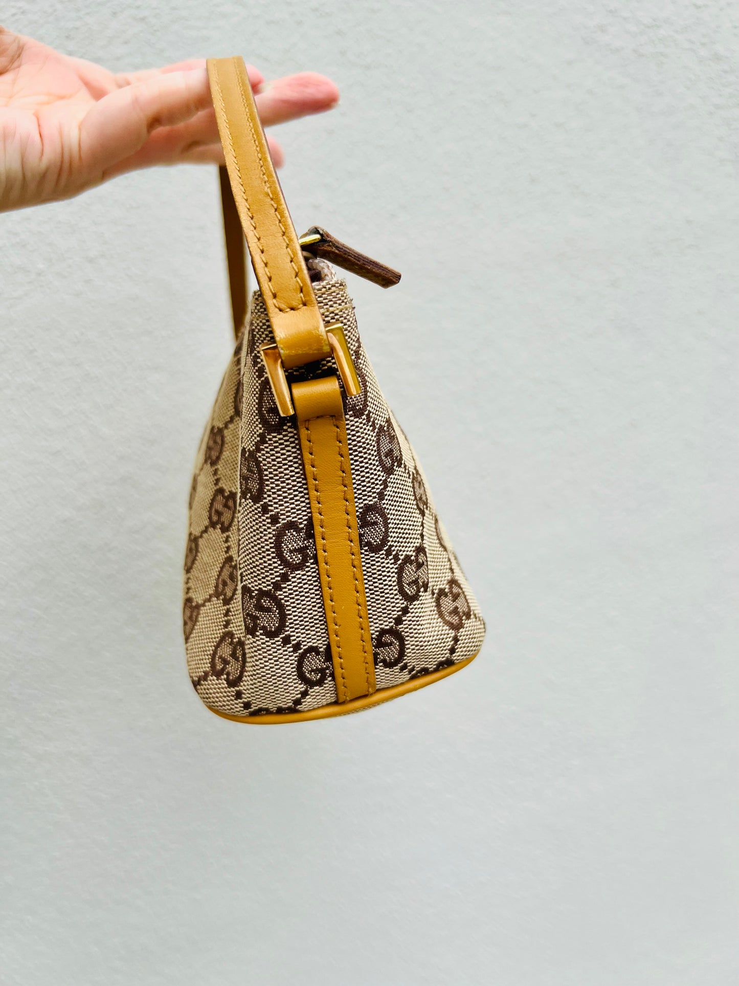Pre-loved Gucci vintage GG Canvas Boat Baguette Bag