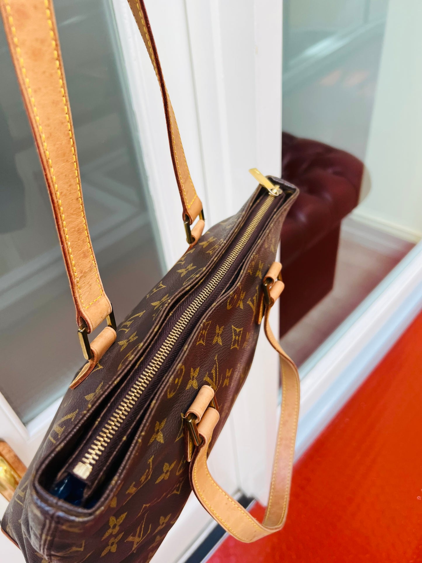 Pre-loved Louis Vuitton
Brown Monogram Cabas Piano Bag 2001