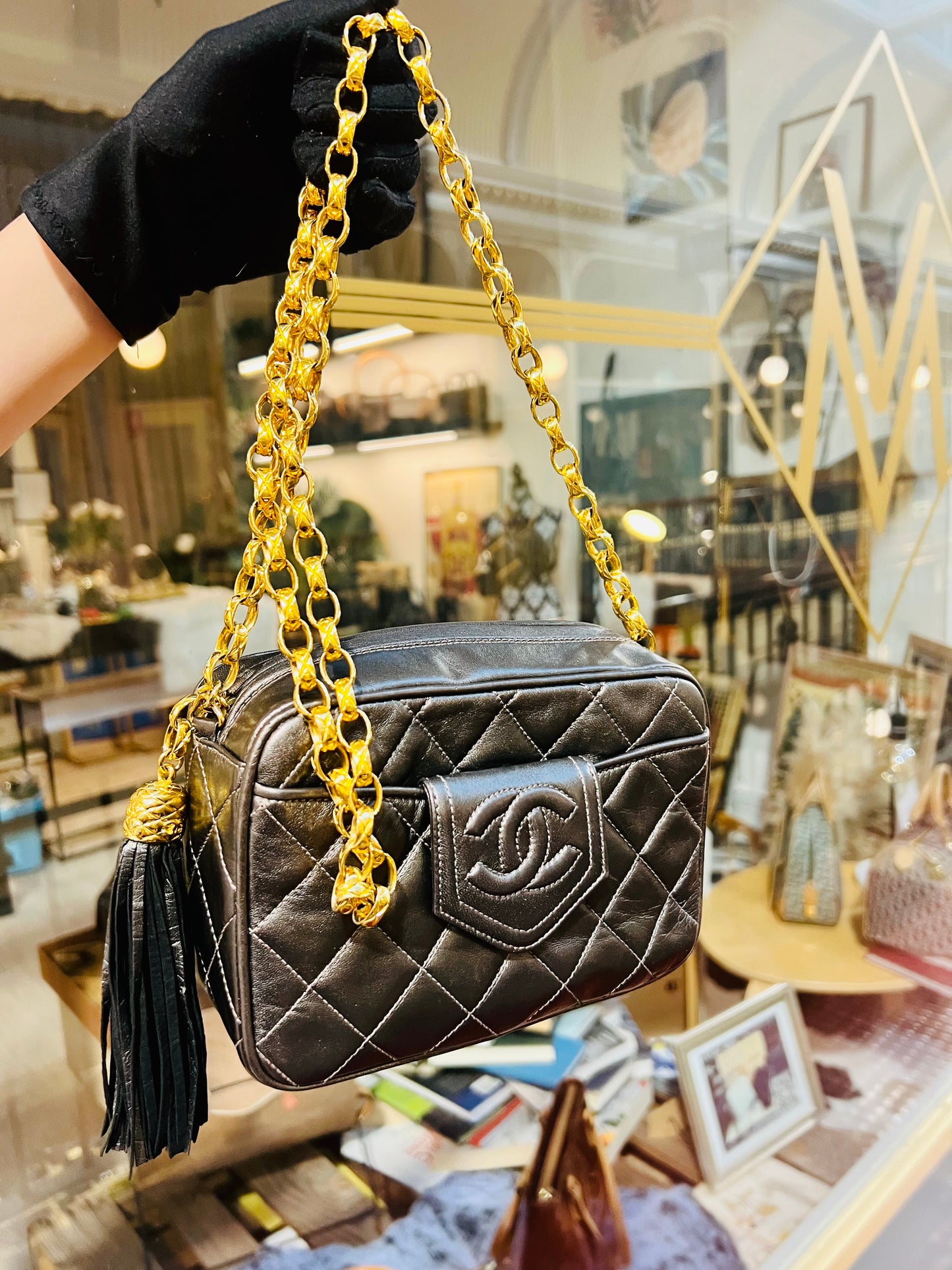 Pre-loved CHANEL Vintage Lambskin Gold-plated Chain Tassel Camera Bag