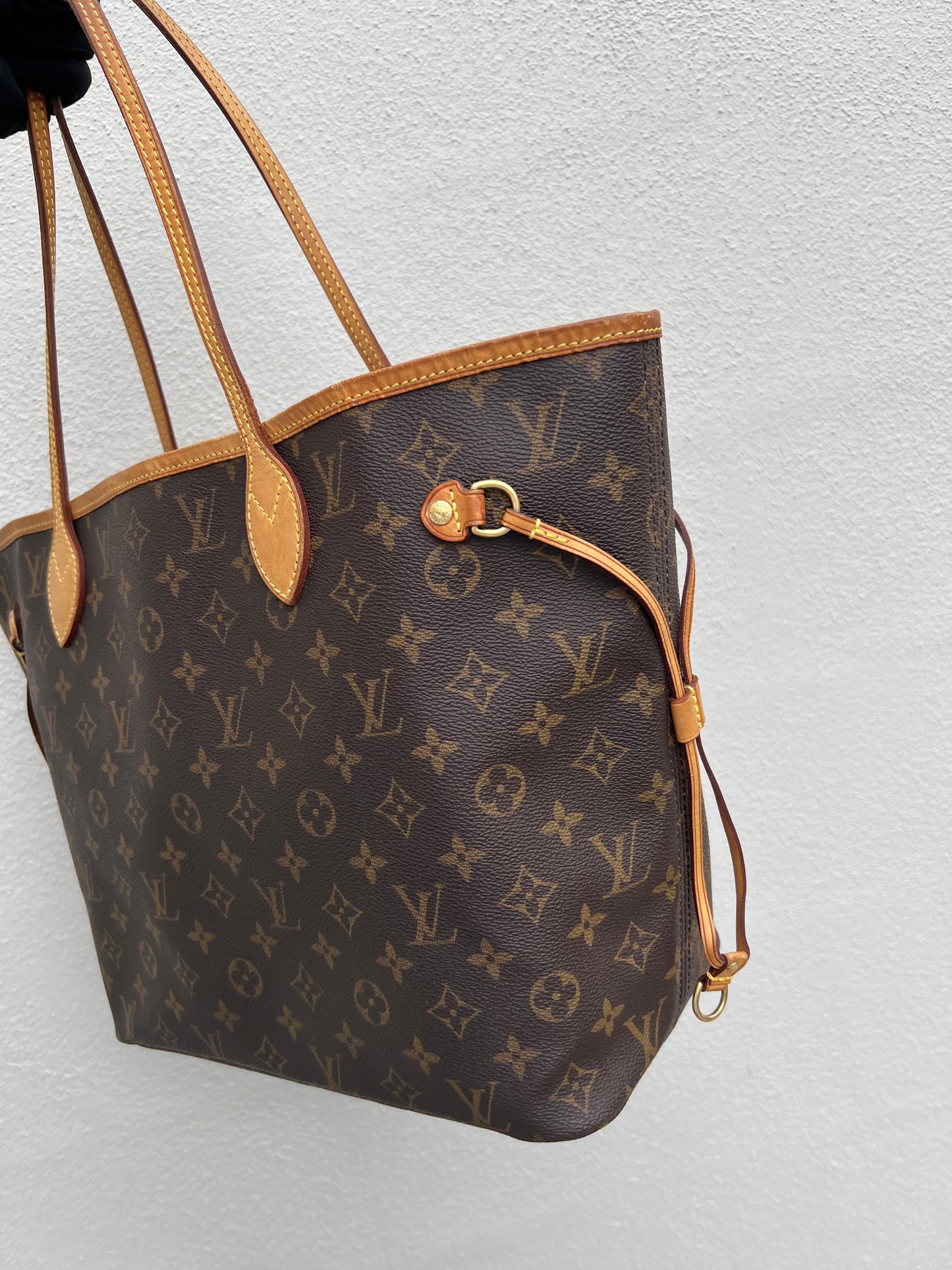 Pre-loved Louis Vuitton Neverfull Leather Tote MM Monogram 2009