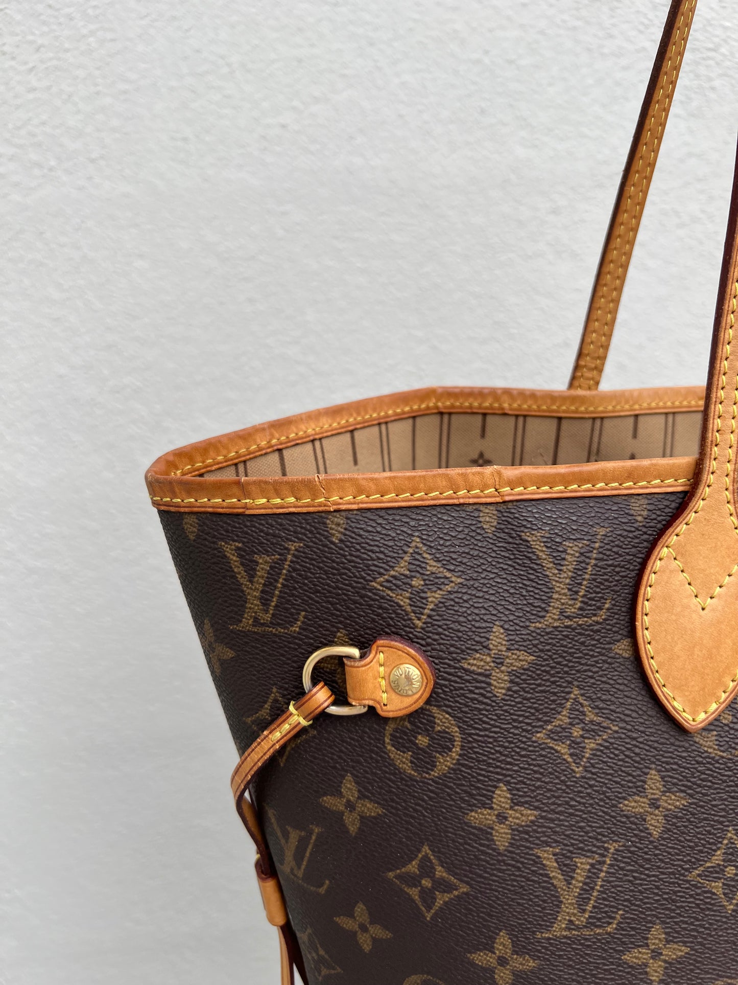 Pre-loved Louis Vuitton Neverfull Leather Tote MM Monogram 2009