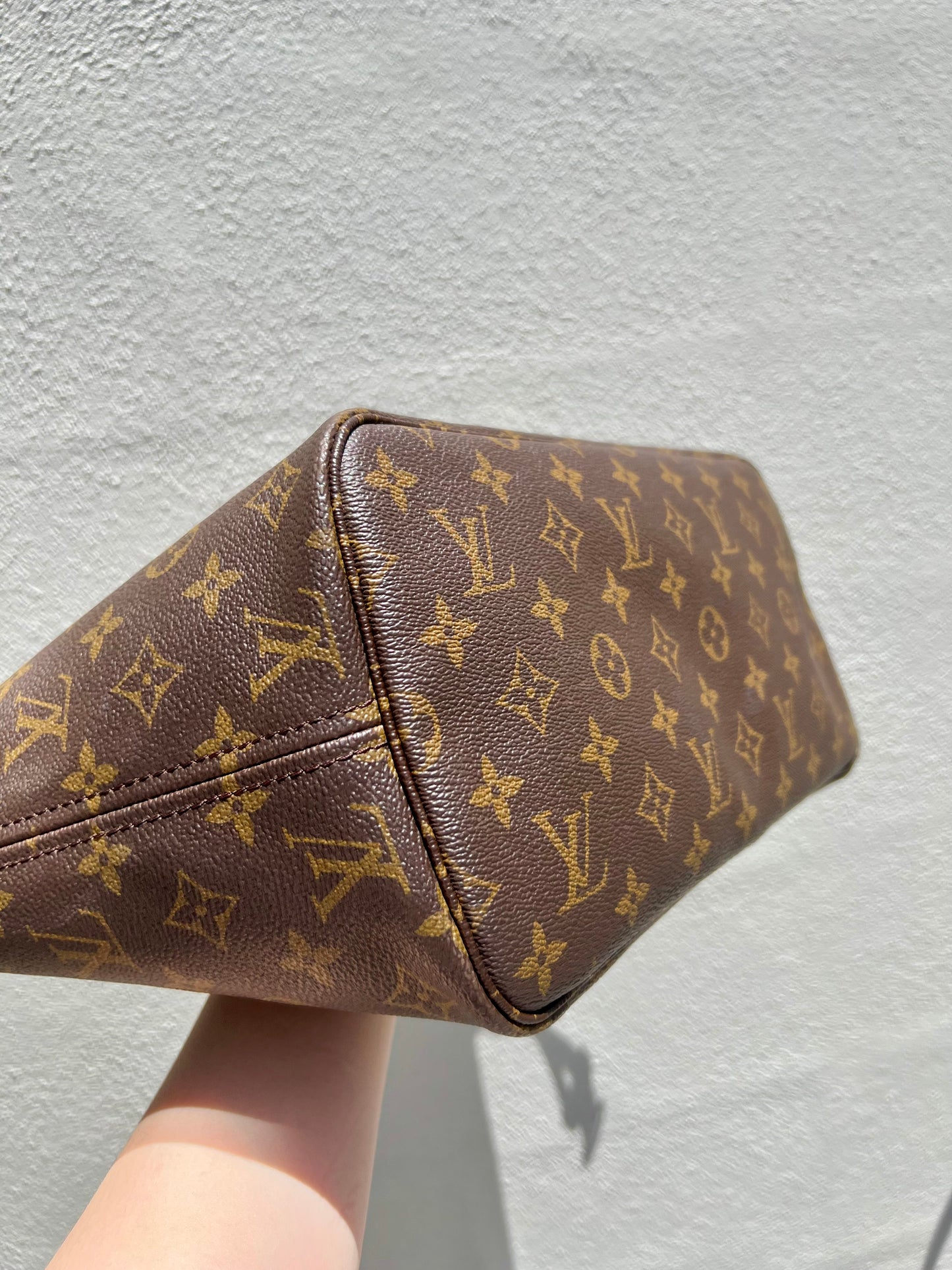 Pre-loved Louis Vuitton Neverfull Leather Tote MM Monogram 2010