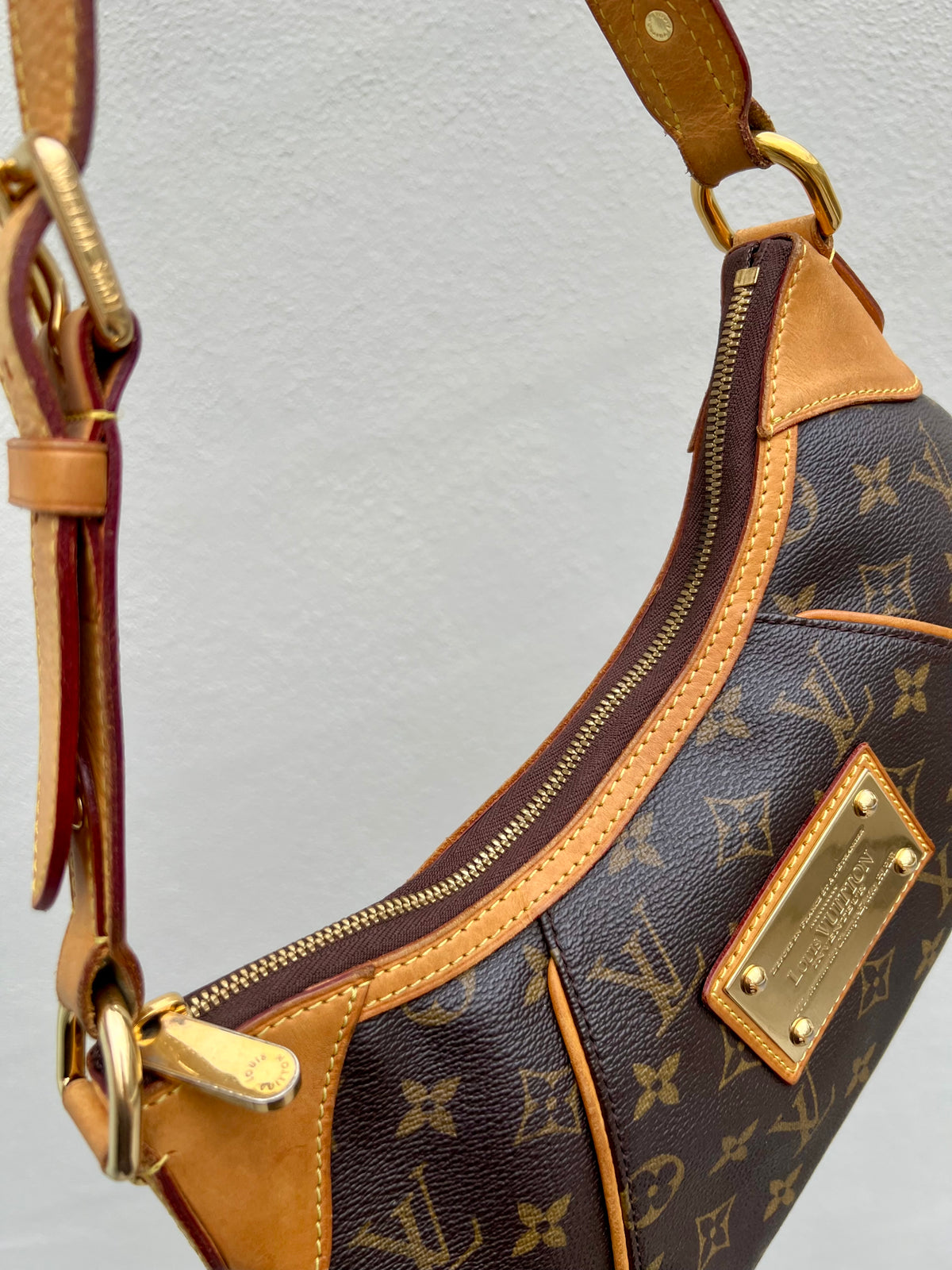 Pre-loved Louis Vuitton Thames PM Monogram 2009