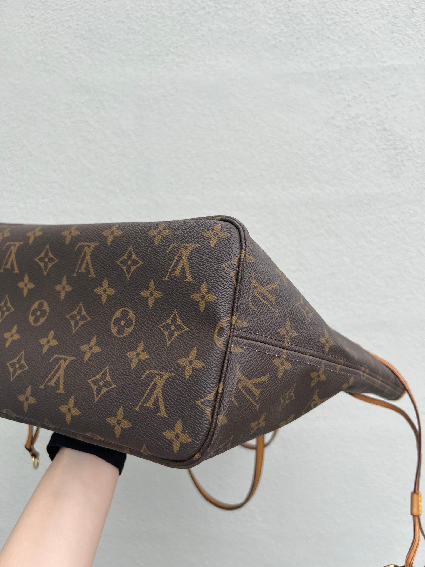 Pre-loved Louis Vuitton Neverfull Leather Tote MM Monogram 2009