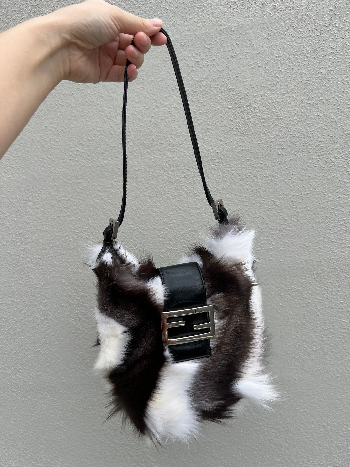 Pre-loved Fendi Vintage
Animal Print Mink Fur
Mini Bucket Bag