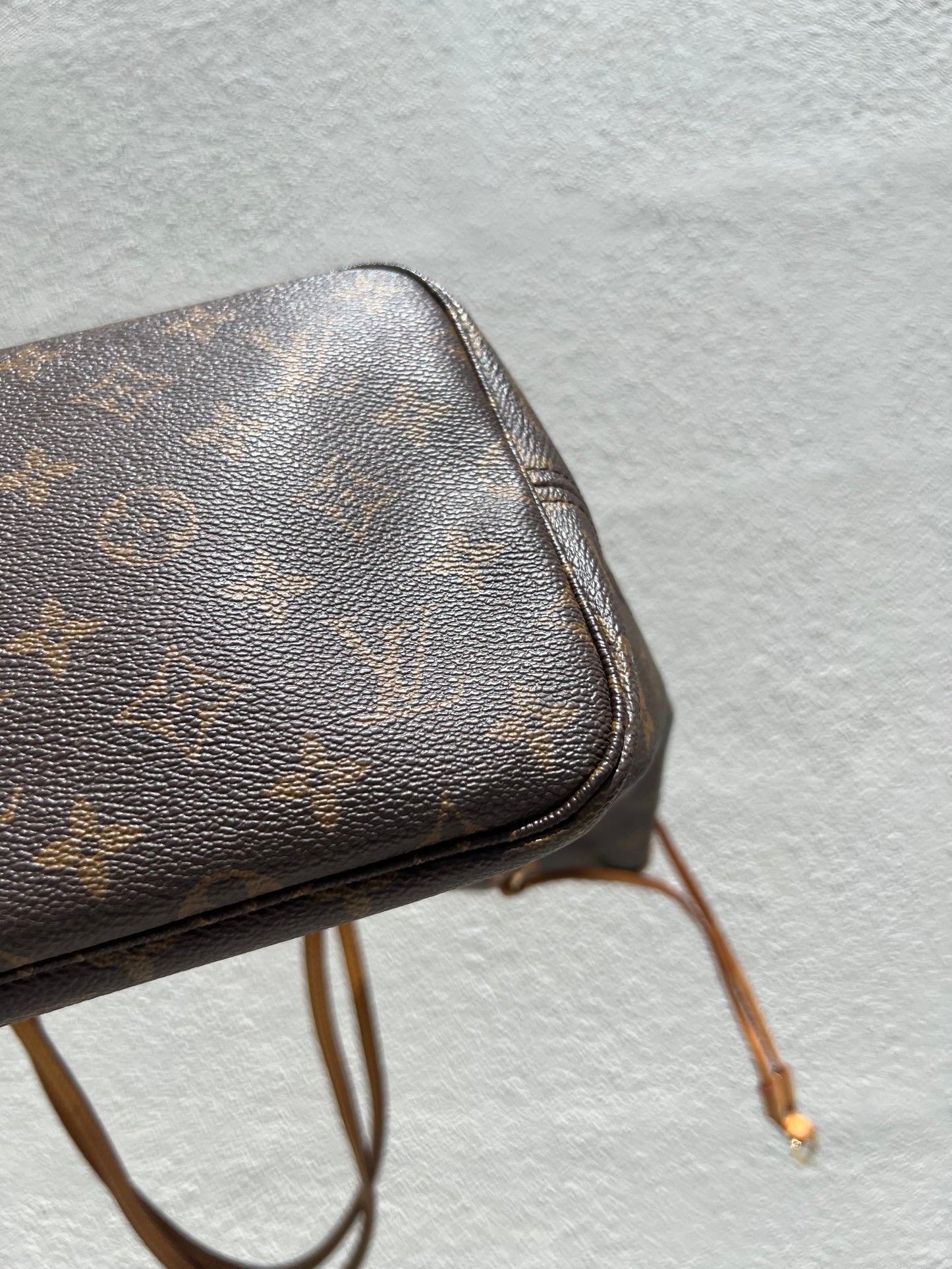 Pre-loved Louis Vuitton Neverfull Leather Tote MM Monogram 2010
