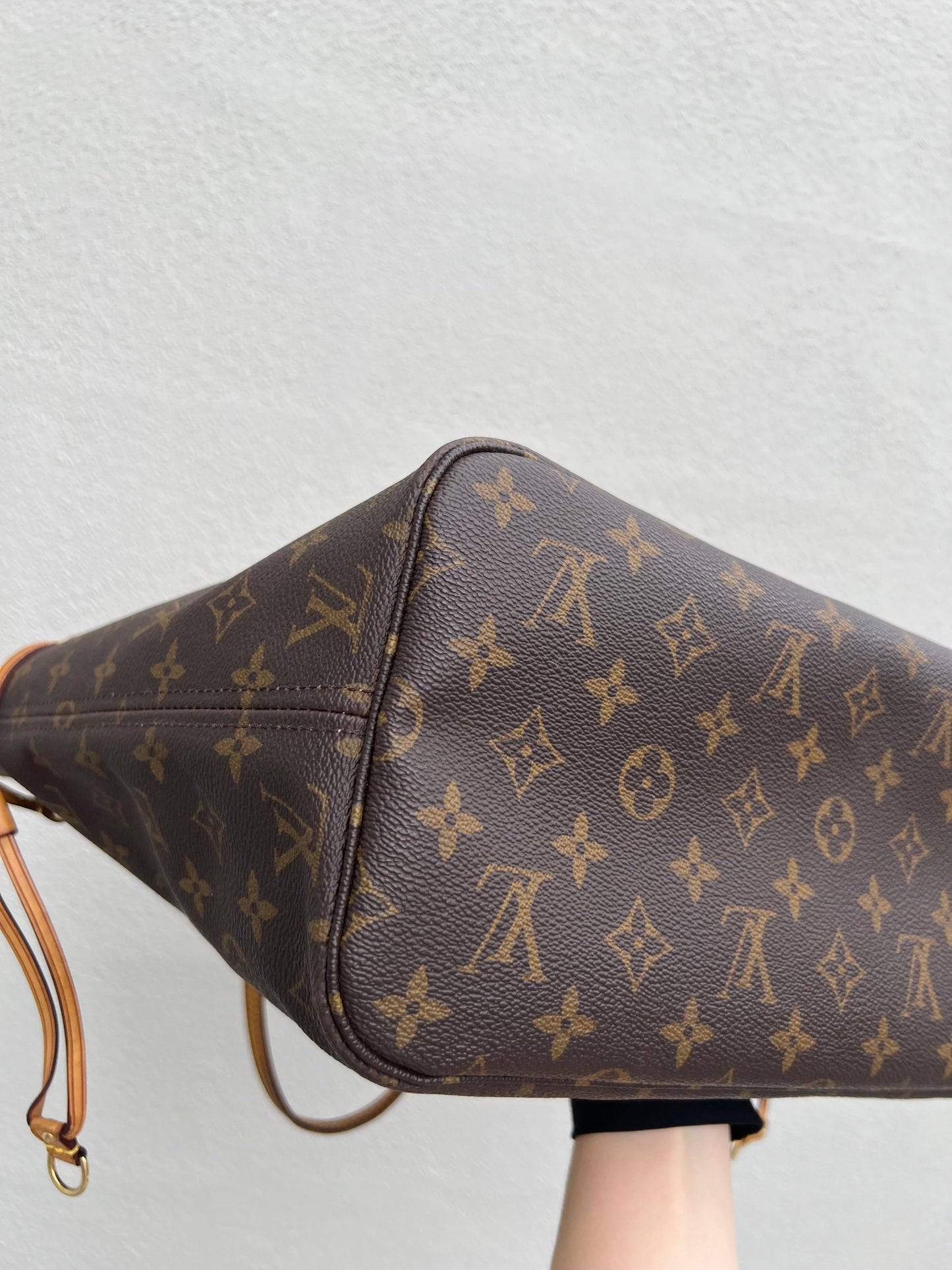 Pre-loved Louis Vuitton Neverfull Leather Tote MM Monogram 2009