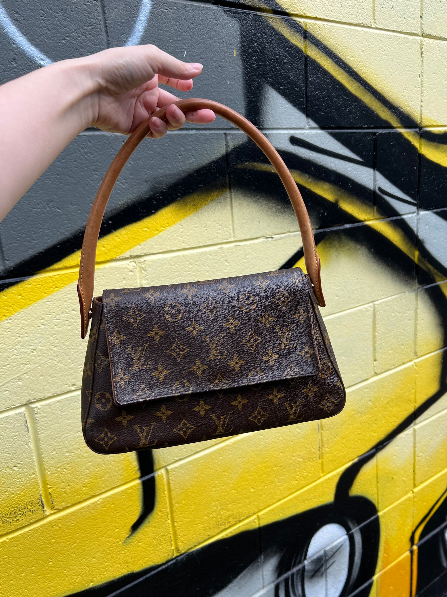 Pre-loved Louis Vuitton Looping PM Handbag Monogram