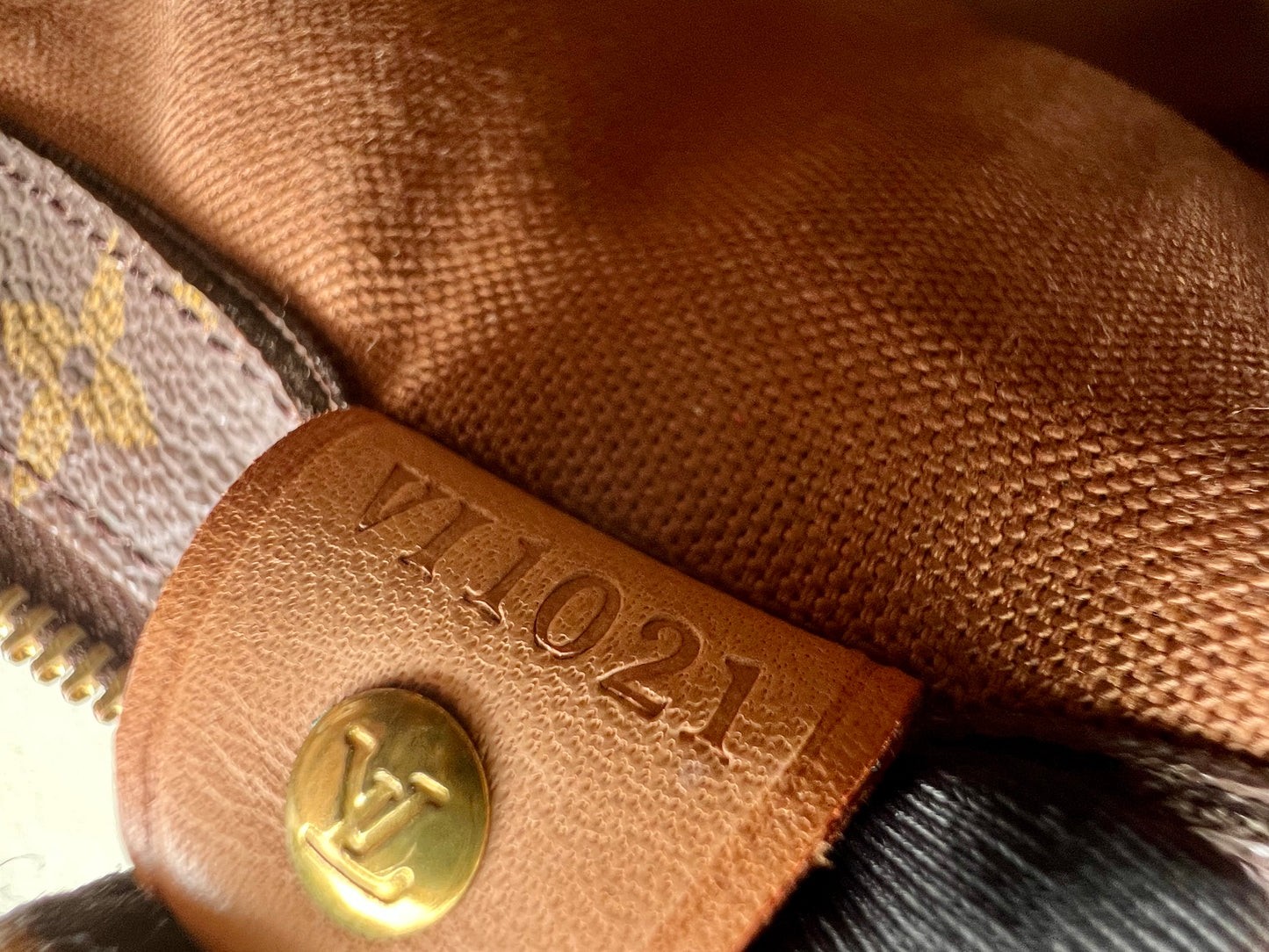 Pre-loved Louis Vuitton
Brown Monogram Cabas Piano Bag 2001