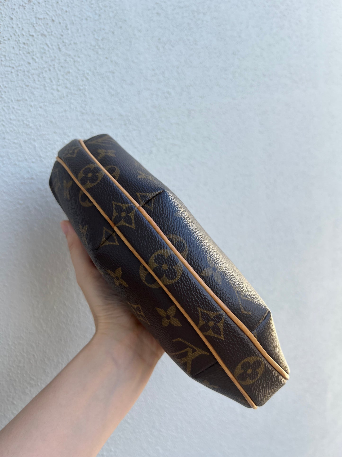 Pre-loved Louis Vuitton Pochette Croissant Shoulder Bag PM Monogram