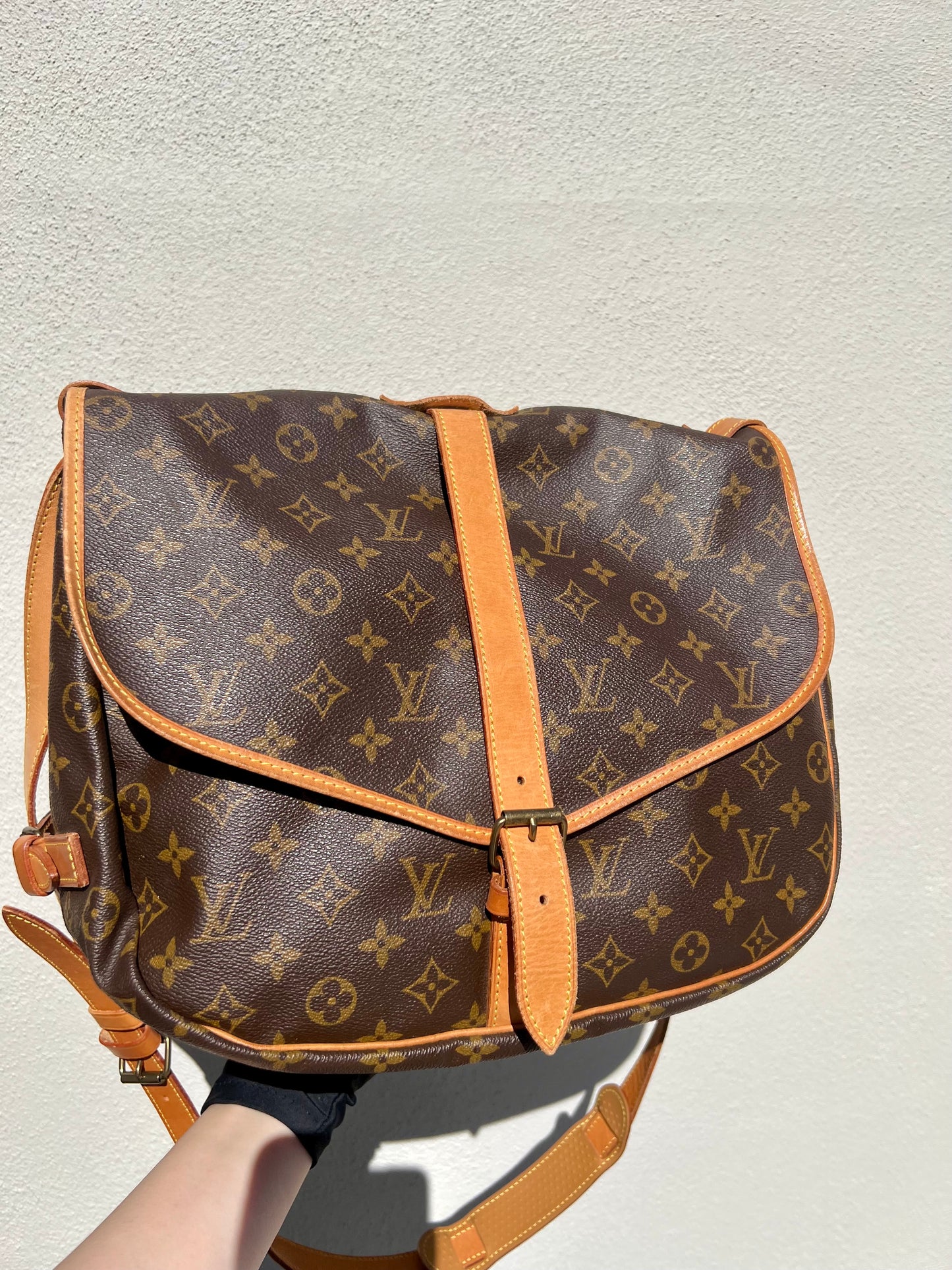 Pre-loved Louis Vuitton Monogram Saumur Crossbody Bag GM